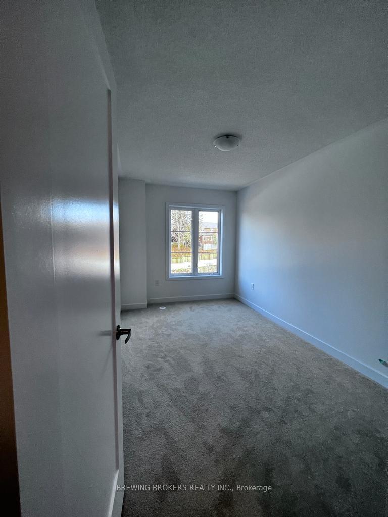 Photo 21 of 25 Lyall Stokes Circle, East Gwillimbury, Mt Albert — HOMEH