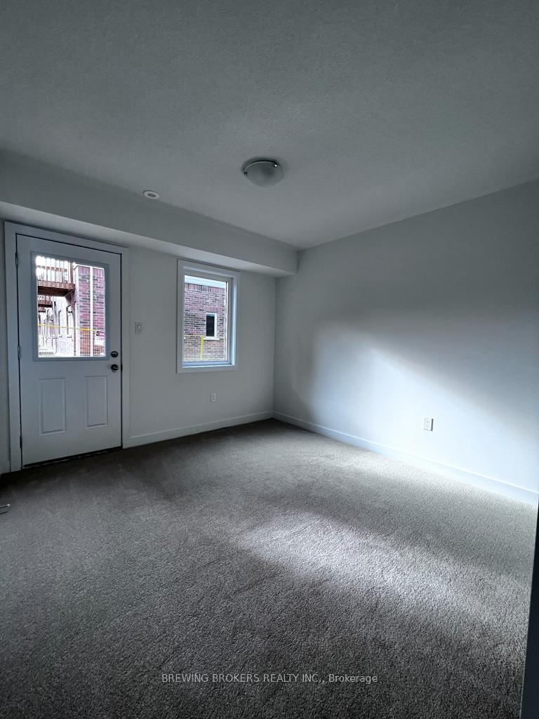 Photo 24 of 25 Lyall Stokes Circle, East Gwillimbury, Mt Albert — HOMEH