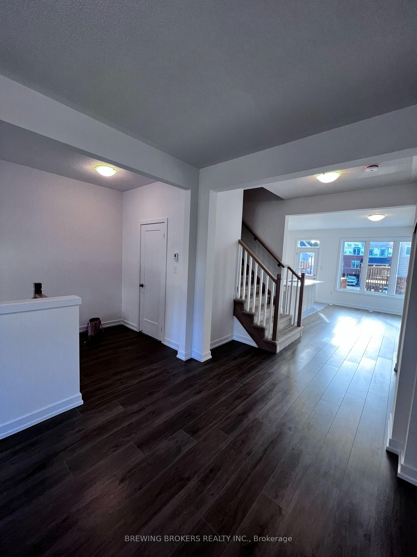 Photo 30 of 25 Lyall Stokes Circle, East Gwillimbury, Mt Albert — HOMEH