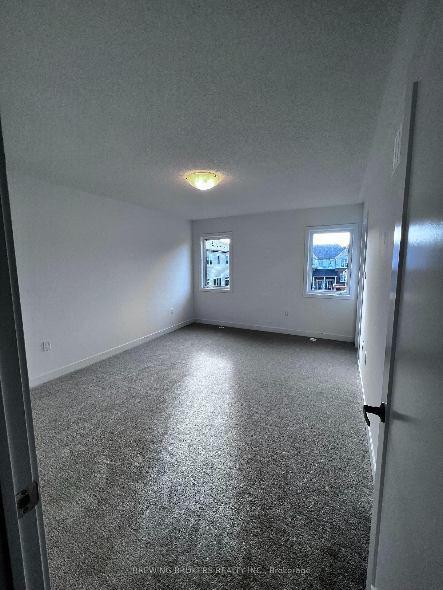 Photo 32 of 25 Lyall Stokes Circle, East Gwillimbury, Mt Albert — HOMEH