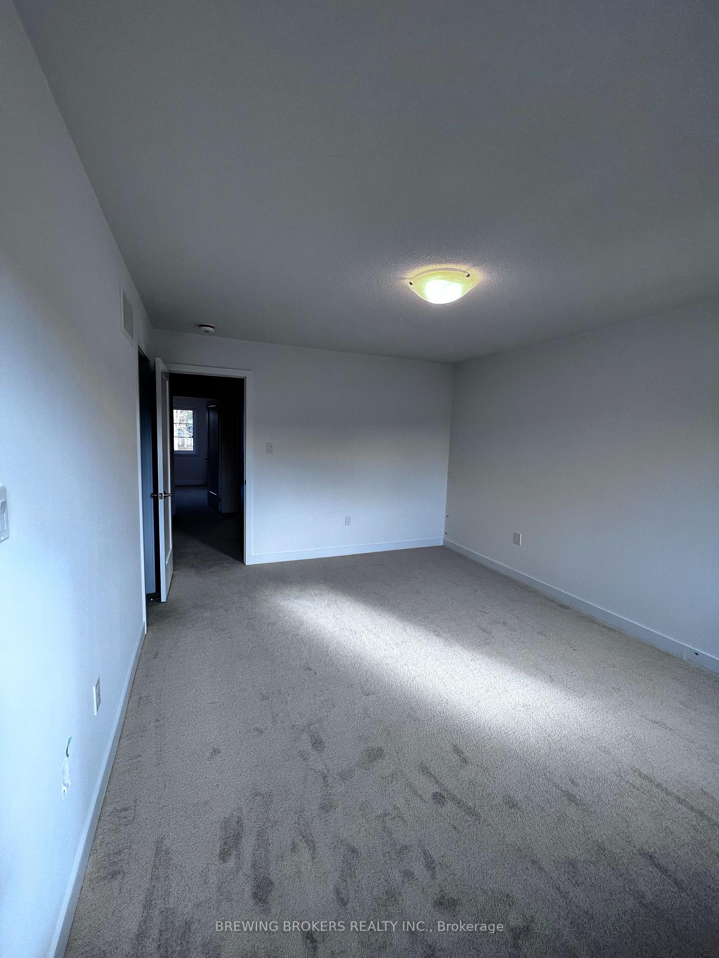 Photo 34 of 25 Lyall Stokes Circle, East Gwillimbury, Mt Albert — HOMEH