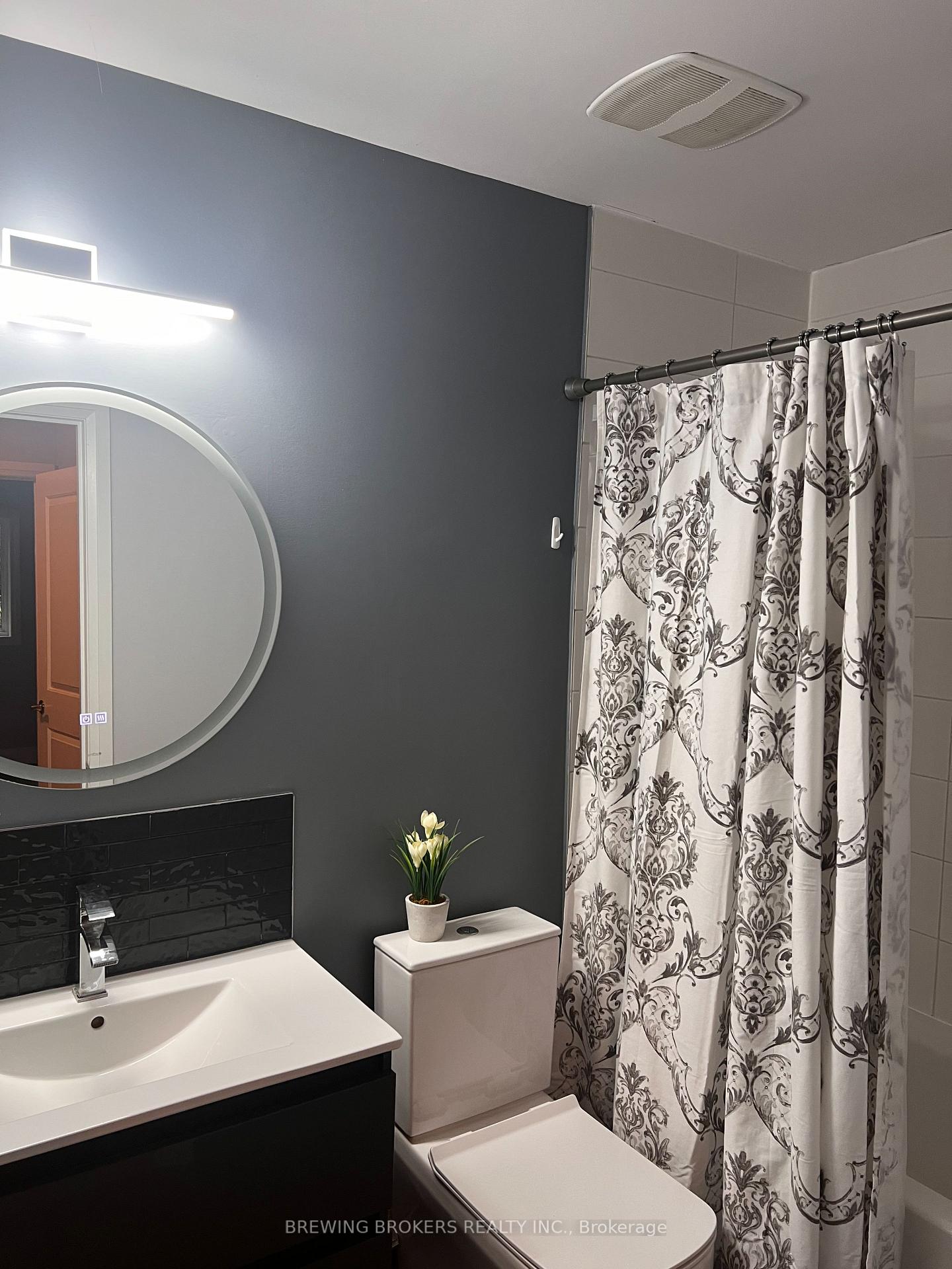 Photo 38 of 25 Lyall Stokes Circle, East Gwillimbury, Mt Albert — HOMEH