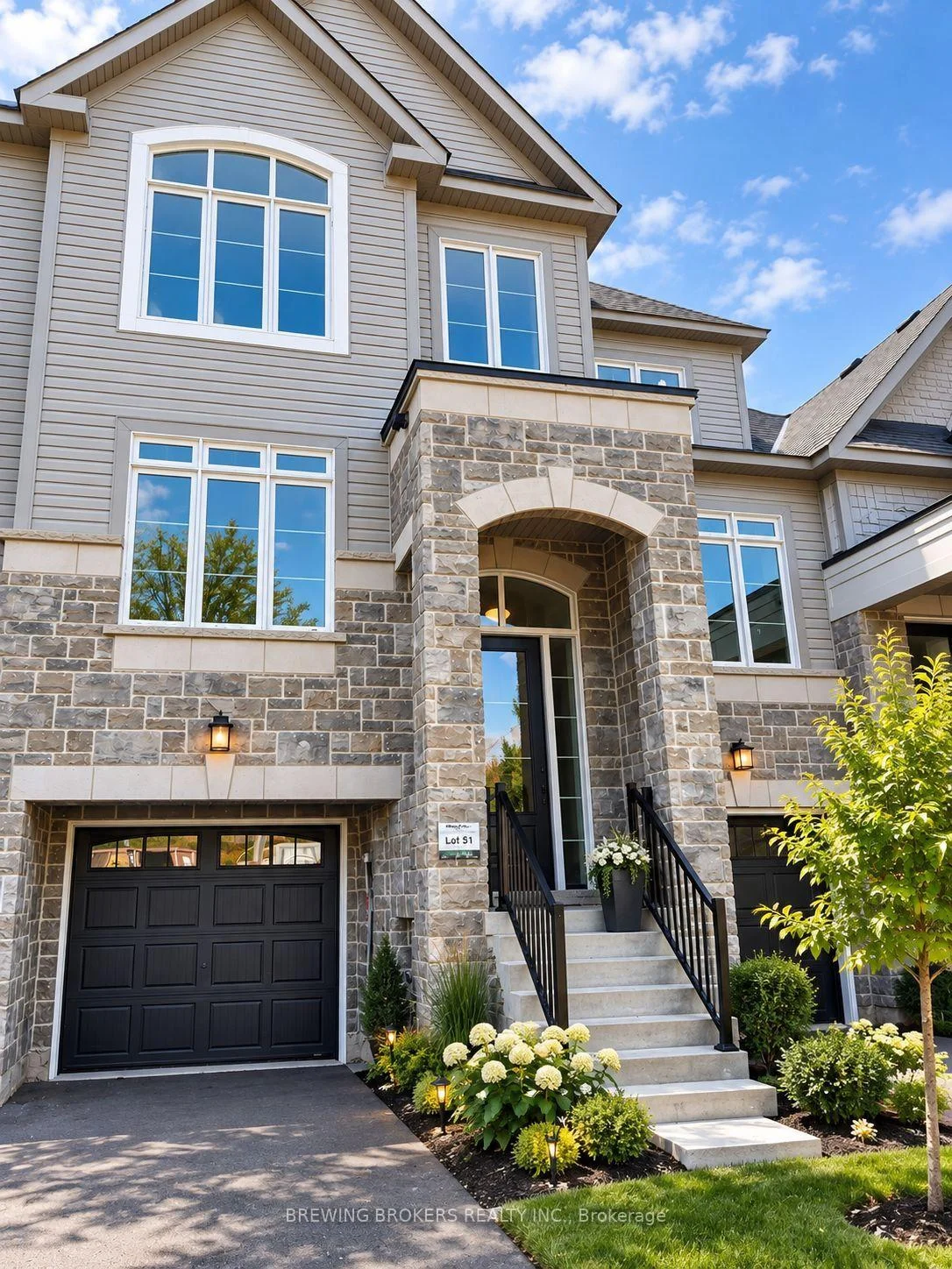 Photo 1 of 25 Lyall Stokes Circle, East Gwillimbury, Mt Albert — HOMEH