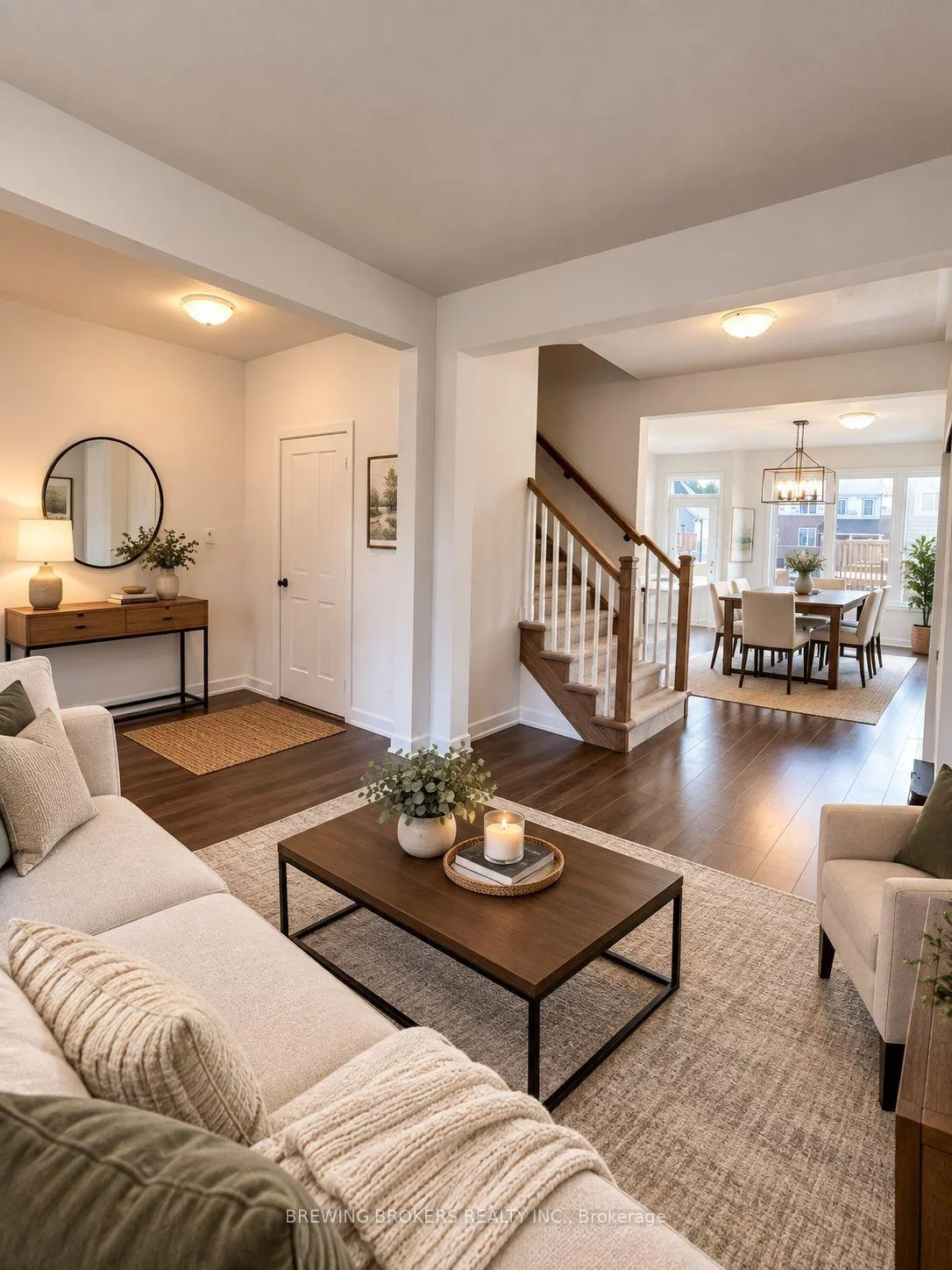 Photo 5 of 25 Lyall Stokes Circle, East Gwillimbury, Mt Albert — HOMEH