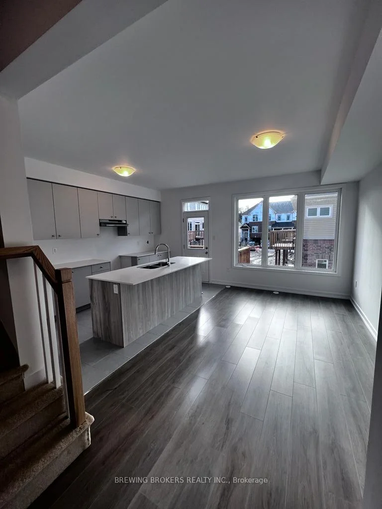 Photo 7 of 25 Lyall Stokes Circle, East Gwillimbury, Mt Albert — HOMEH