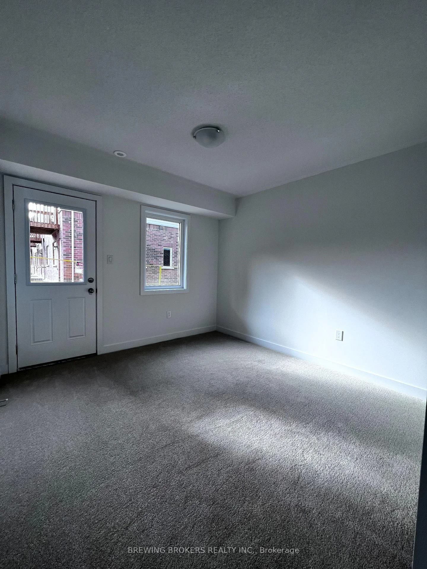 Photo 31 of 25 Lyall Stokes Circle, East Gwillimbury, Mt Albert — HOMEH