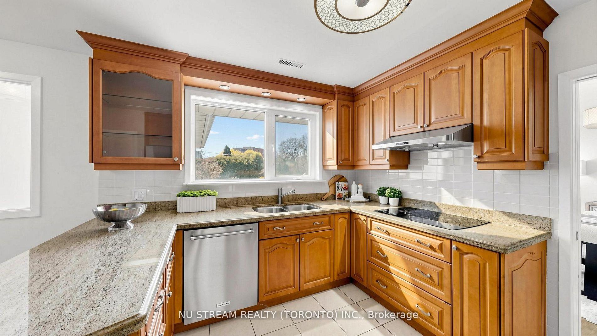 Photo 15 of 55 Sunvale Drive, Etobicoke, Willowridge-Martingrove-Richview — HOMEH