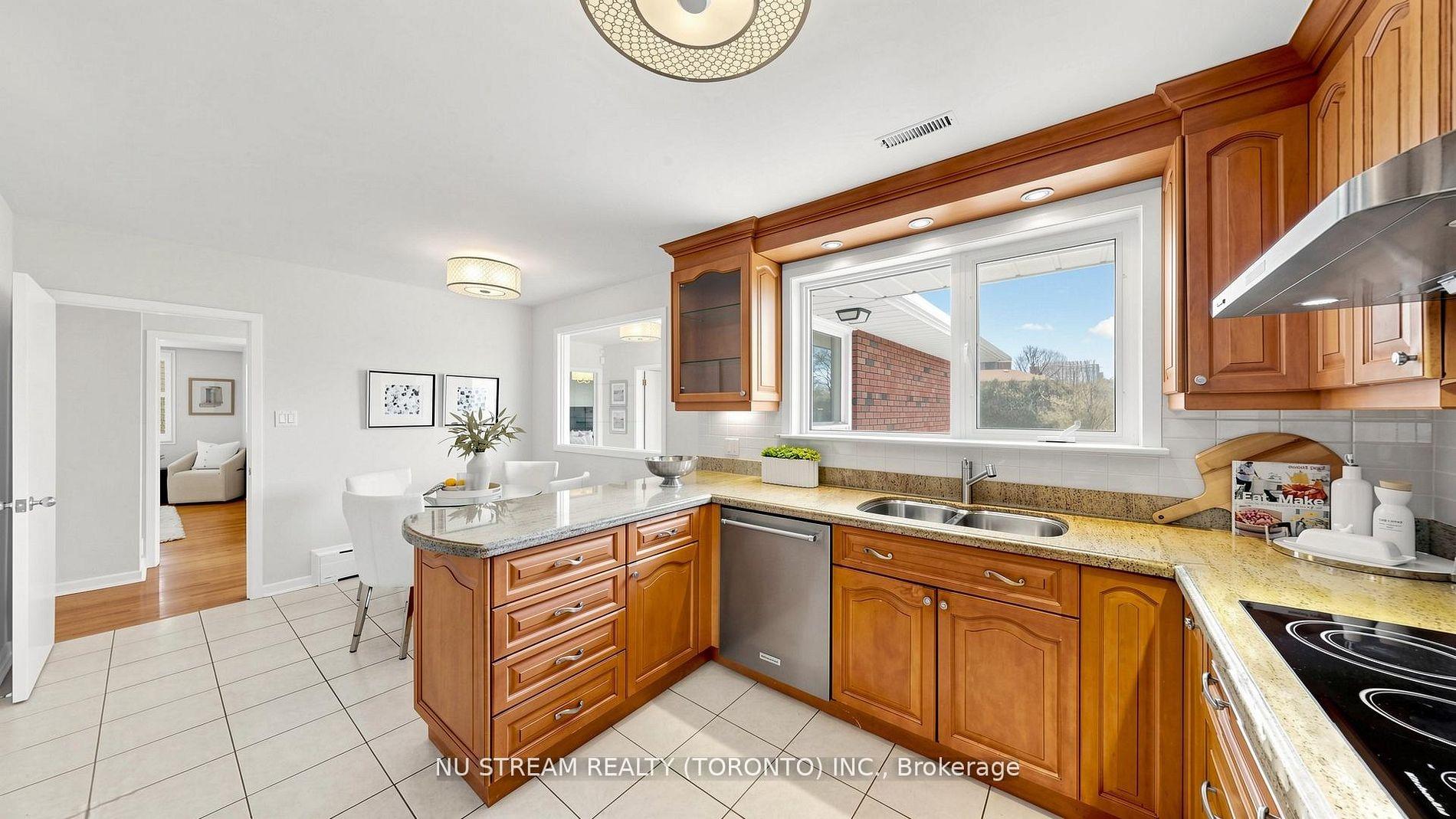 Photo 17 of 55 Sunvale Drive, Etobicoke, Willowridge-Martingrove-Richview — HOMEH