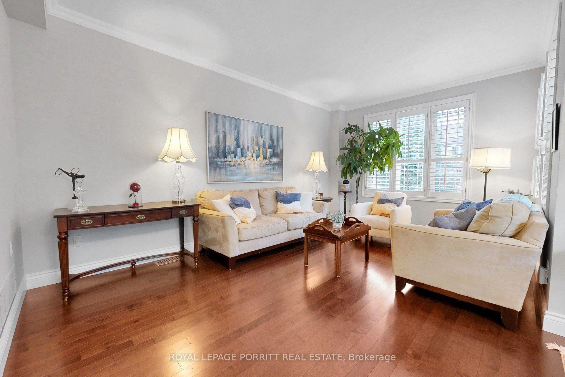 Photo 8 of 2 Granite Court, Etobicoke, Mimico — HOMEH