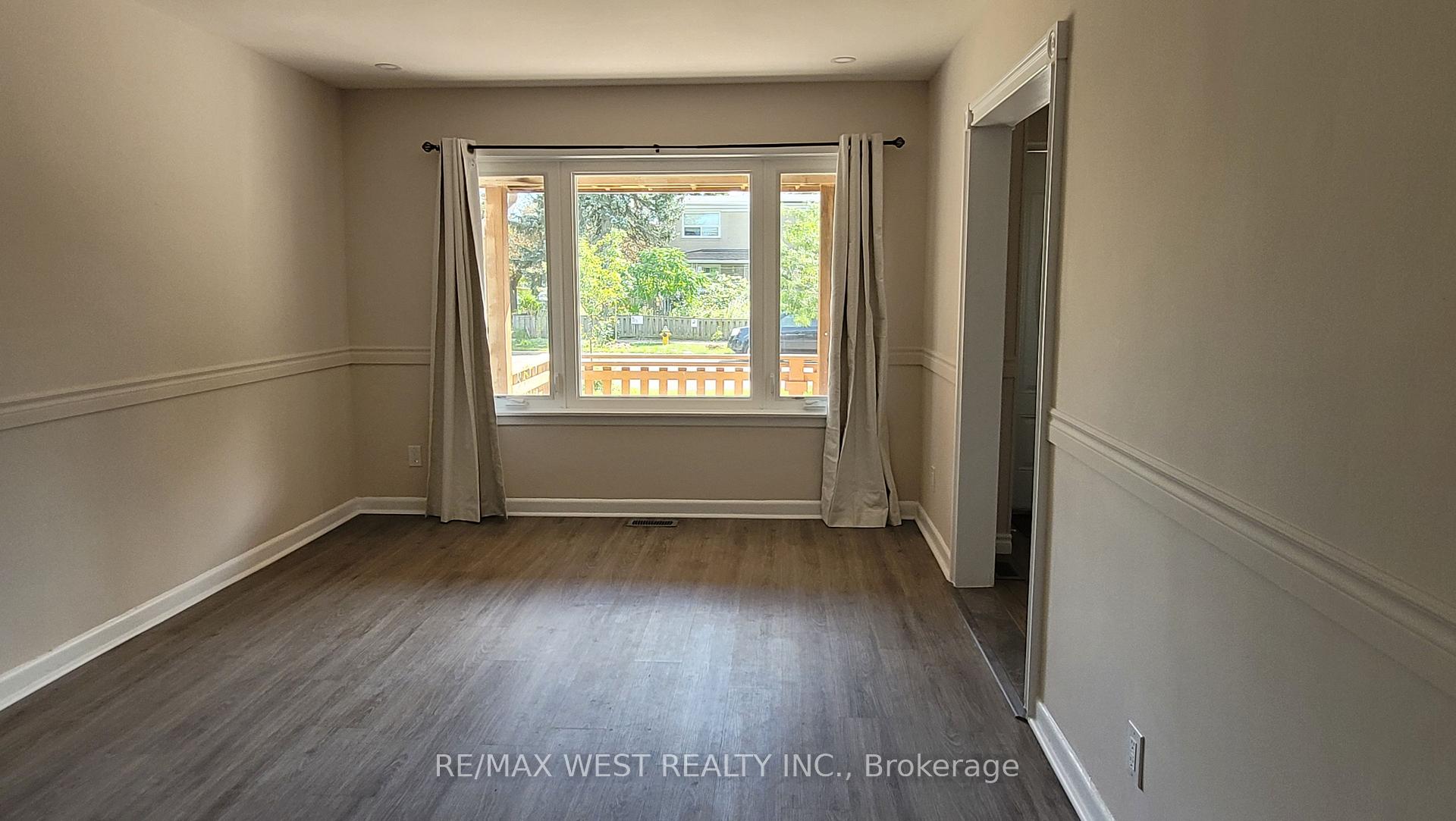 Photo 5 of Unit Upper, 65 Clapperton Avenue, Scarborough, Clairlea-Birchmount — HOMEH