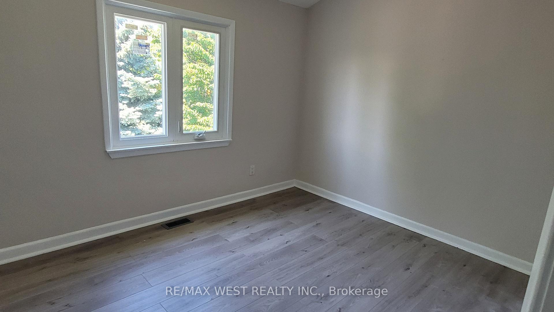 Photo 7 of Unit Upper, 65 Clapperton Avenue, Scarborough, Clairlea-Birchmount — HOMEH