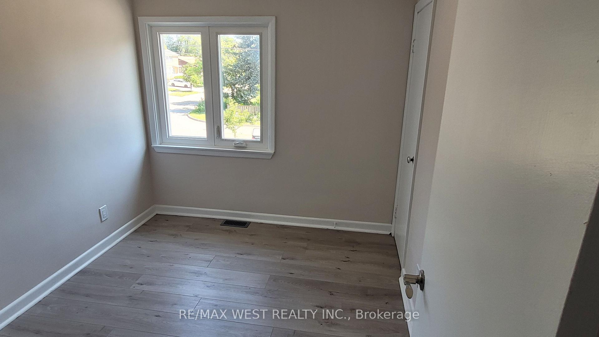 Photo 8 of Unit Upper, 65 Clapperton Avenue, Scarborough, Clairlea-Birchmount — HOMEH