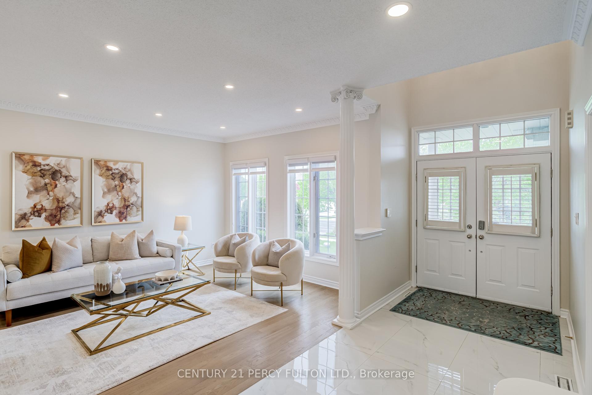 Photo 2 of 118 Village Gate Drive, Markham, Cachet — HOMEH