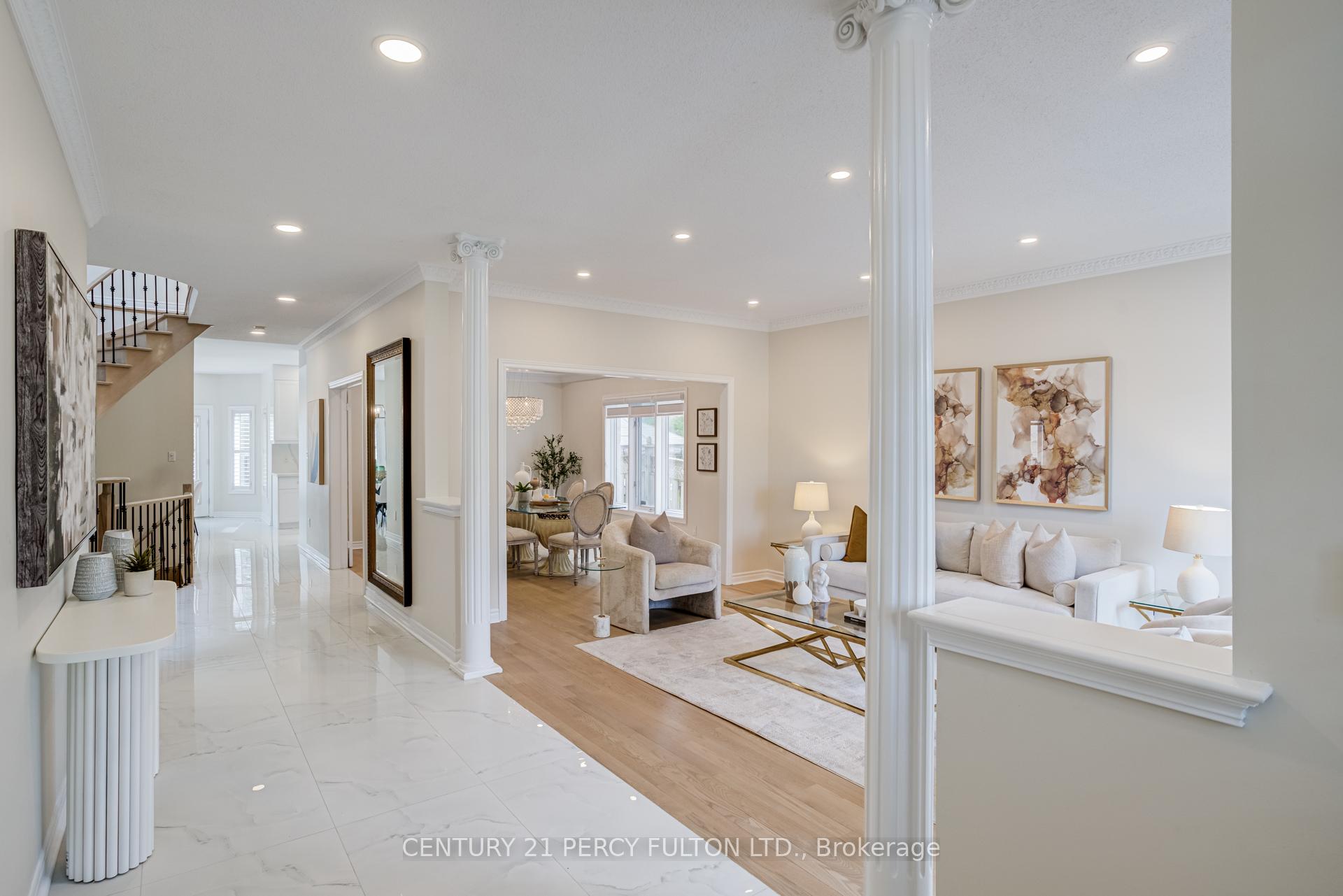 Photo 3 of 118 Village Gate Drive, Markham, Cachet — HOMEH