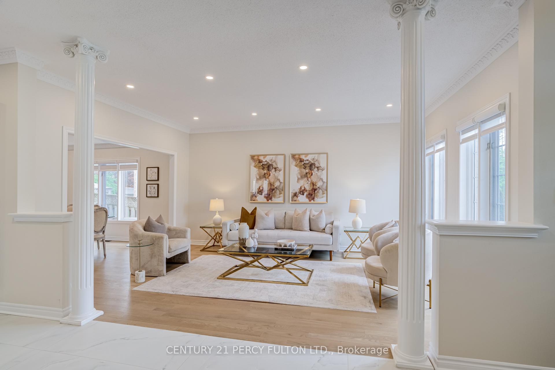 Photo 4 of 118 Village Gate Drive, Markham, Cachet — HOMEH