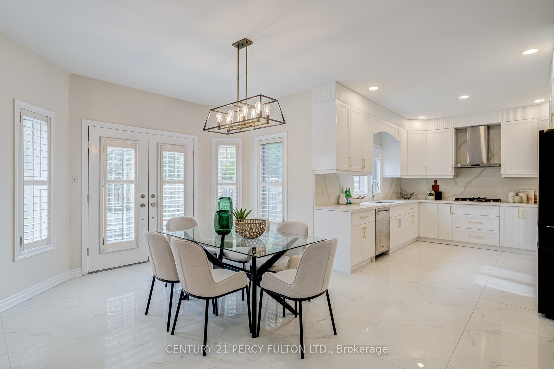 Photo 16 of 118 Village Gate Drive, Markham, Cachet — HOMEH