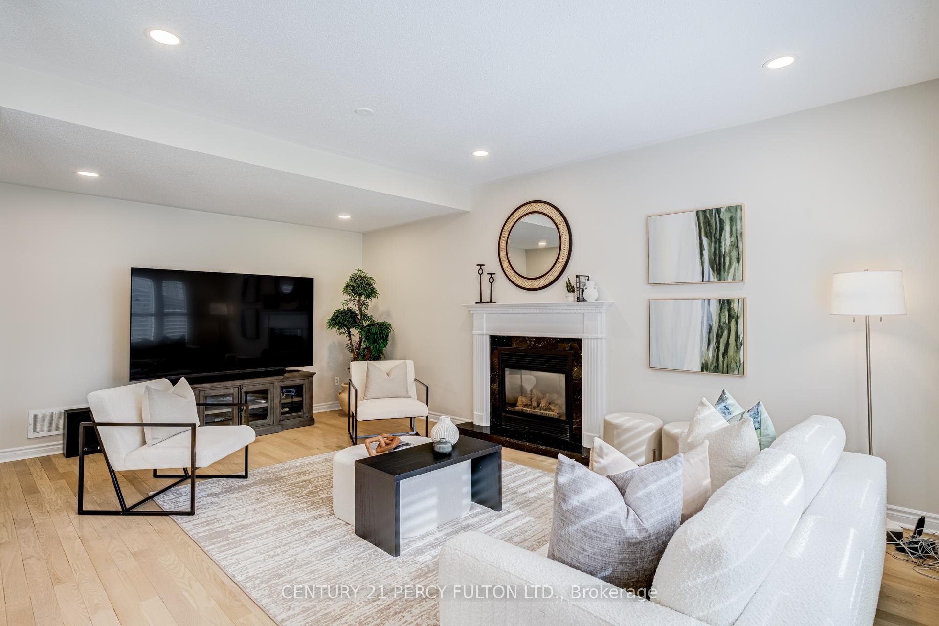 Photo 17 of 118 Village Gate Drive, Markham, Cachet — HOMEH