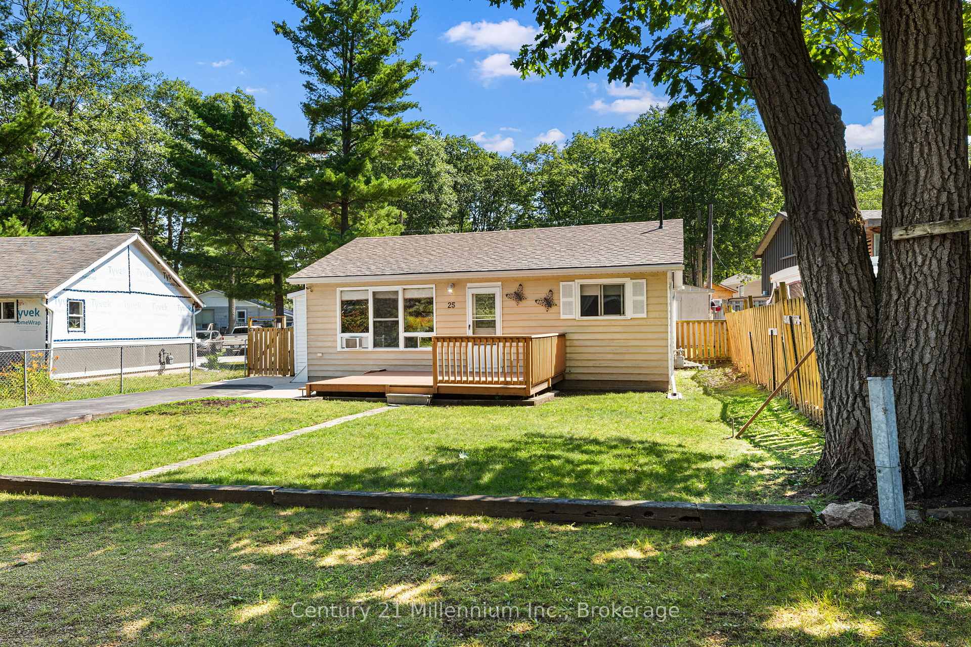 Photo 2 of 25 Glendale Avenue, Wasaga Beach — HOMEH