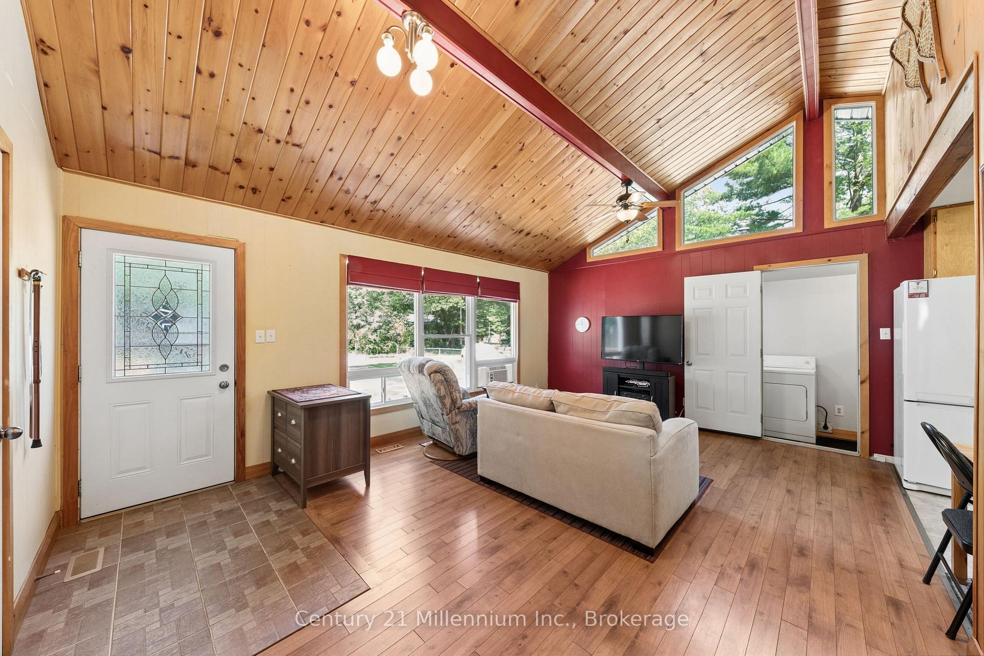 Photo 4 of 25 Glendale Avenue, Wasaga Beach — HOMEH
