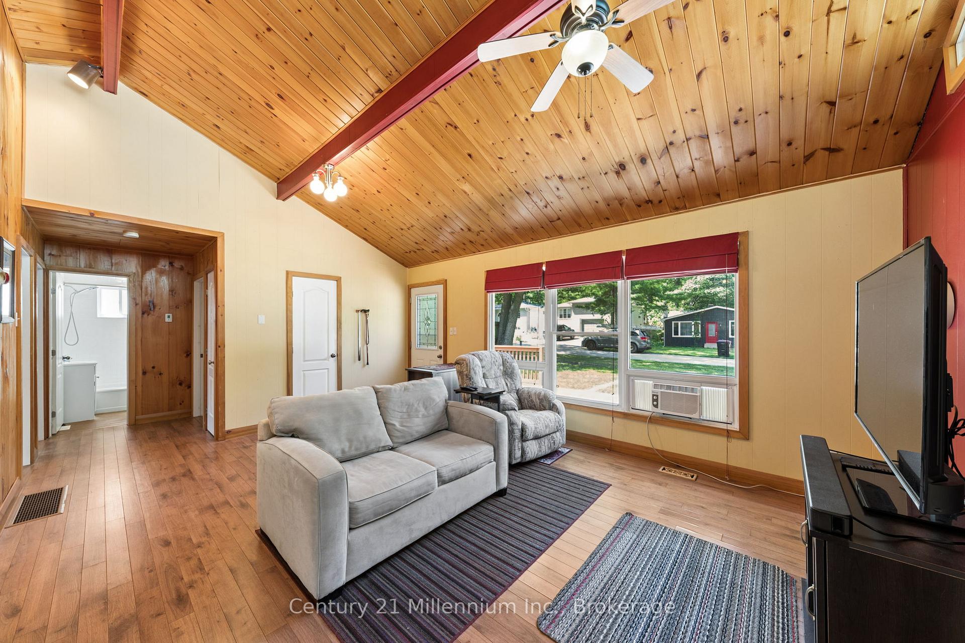 Photo 6 of 25 Glendale Avenue, Wasaga Beach — HOMEH