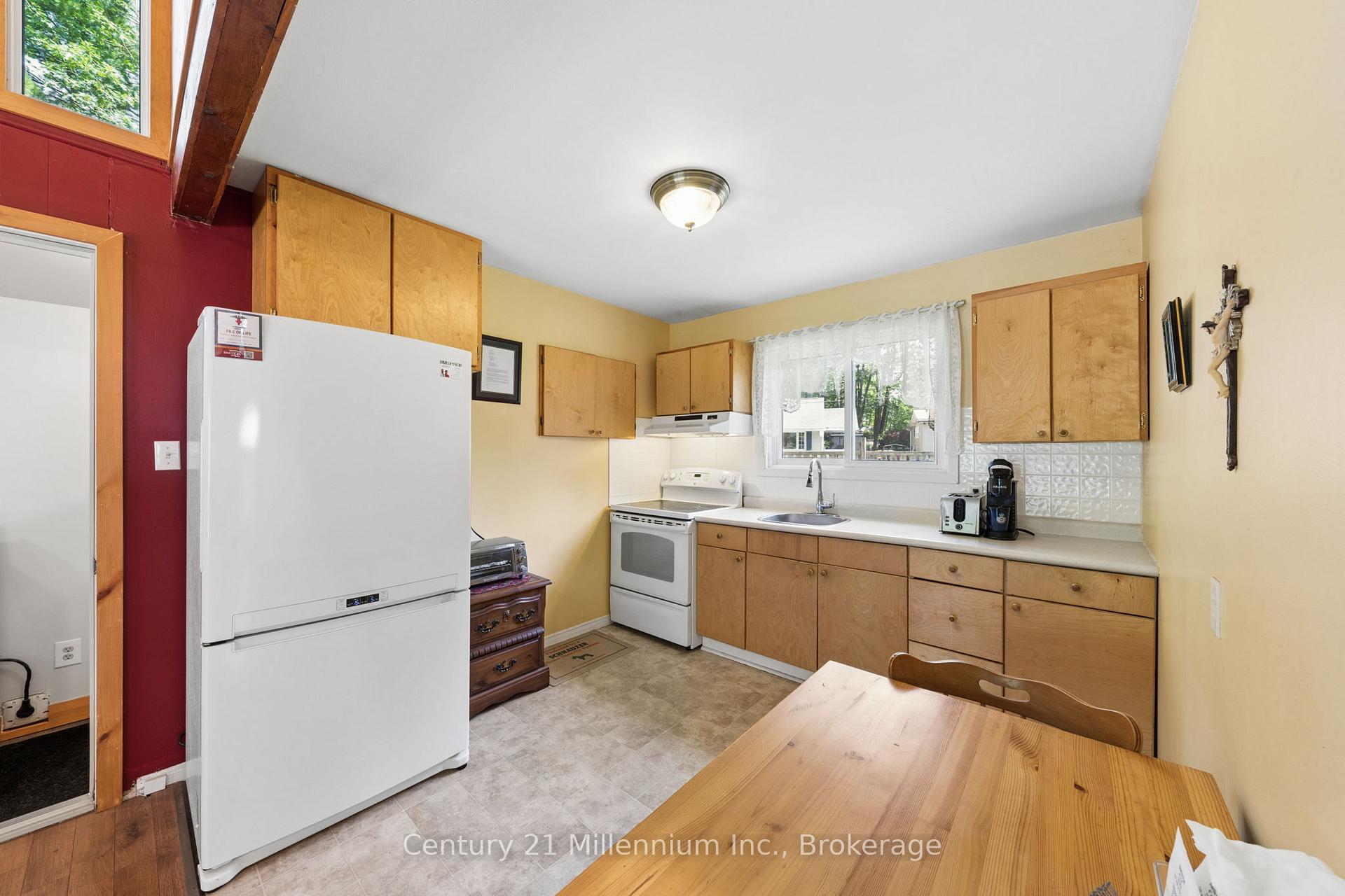 Photo 8 of 25 Glendale Avenue, Wasaga Beach — HOMEH