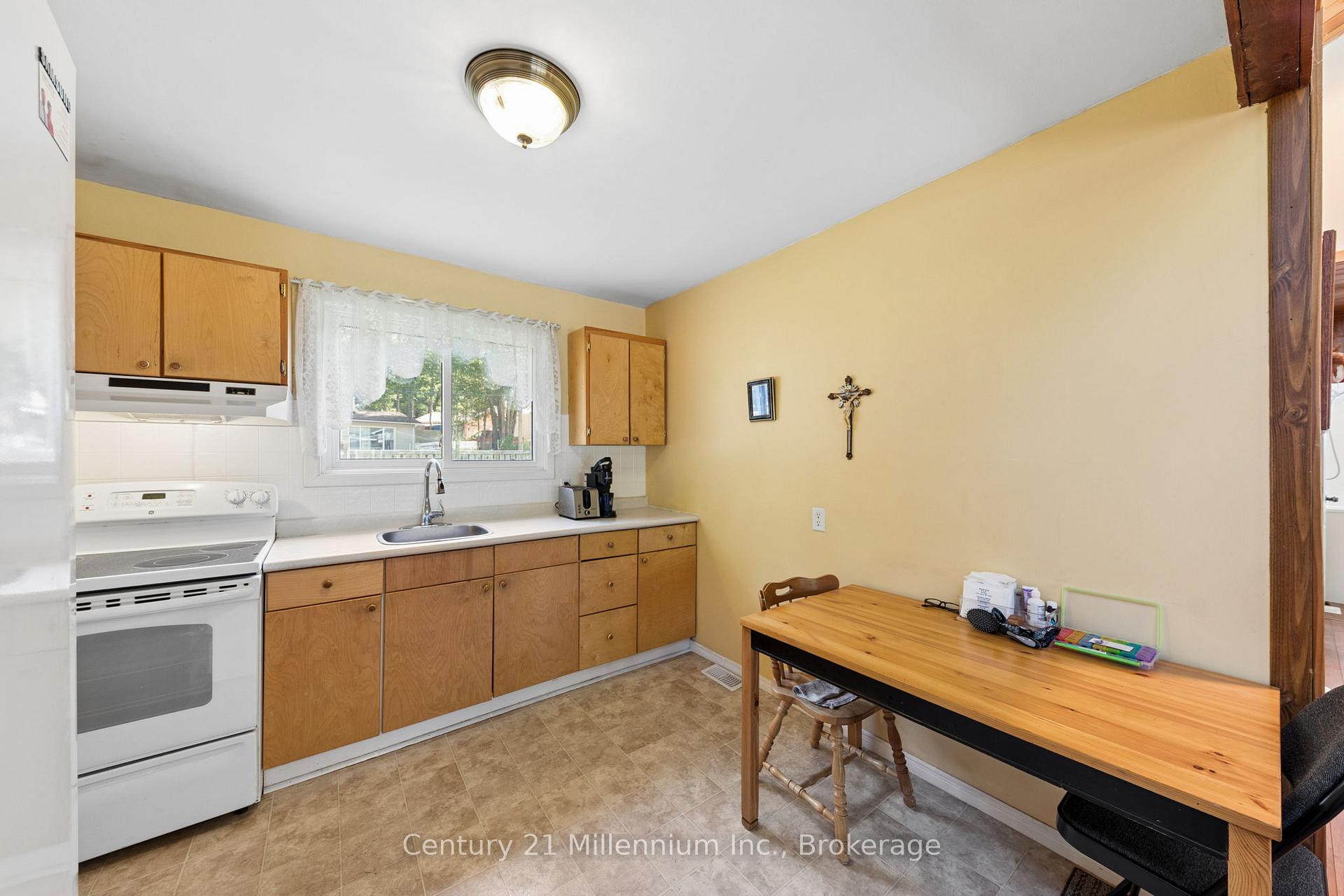 Photo 9 of 25 Glendale Avenue, Wasaga Beach — HOMEH
