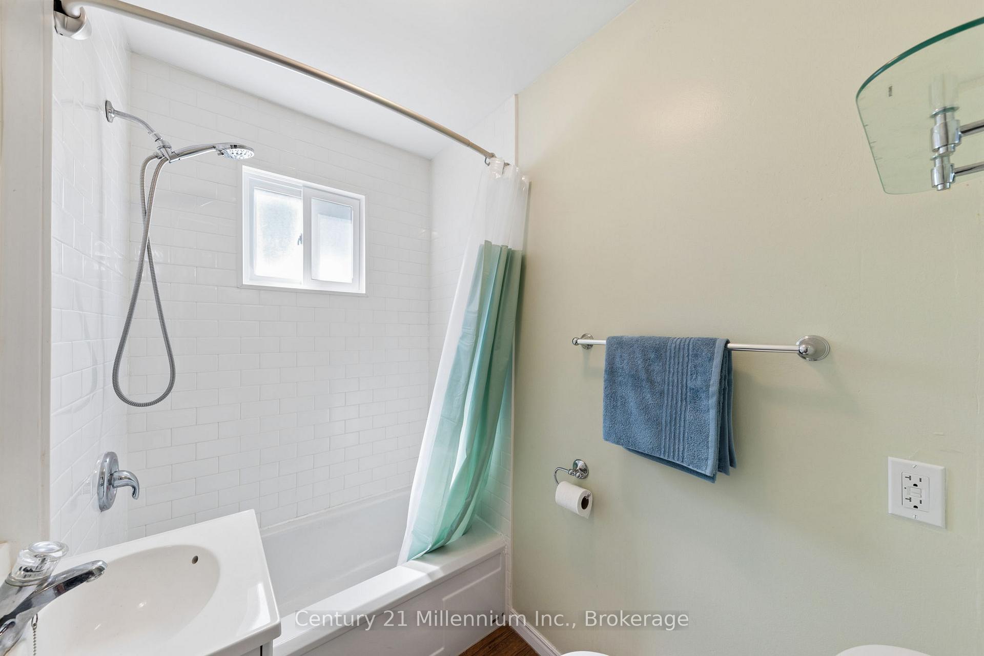 Photo 13 of 25 Glendale Avenue, Wasaga Beach — HOMEH