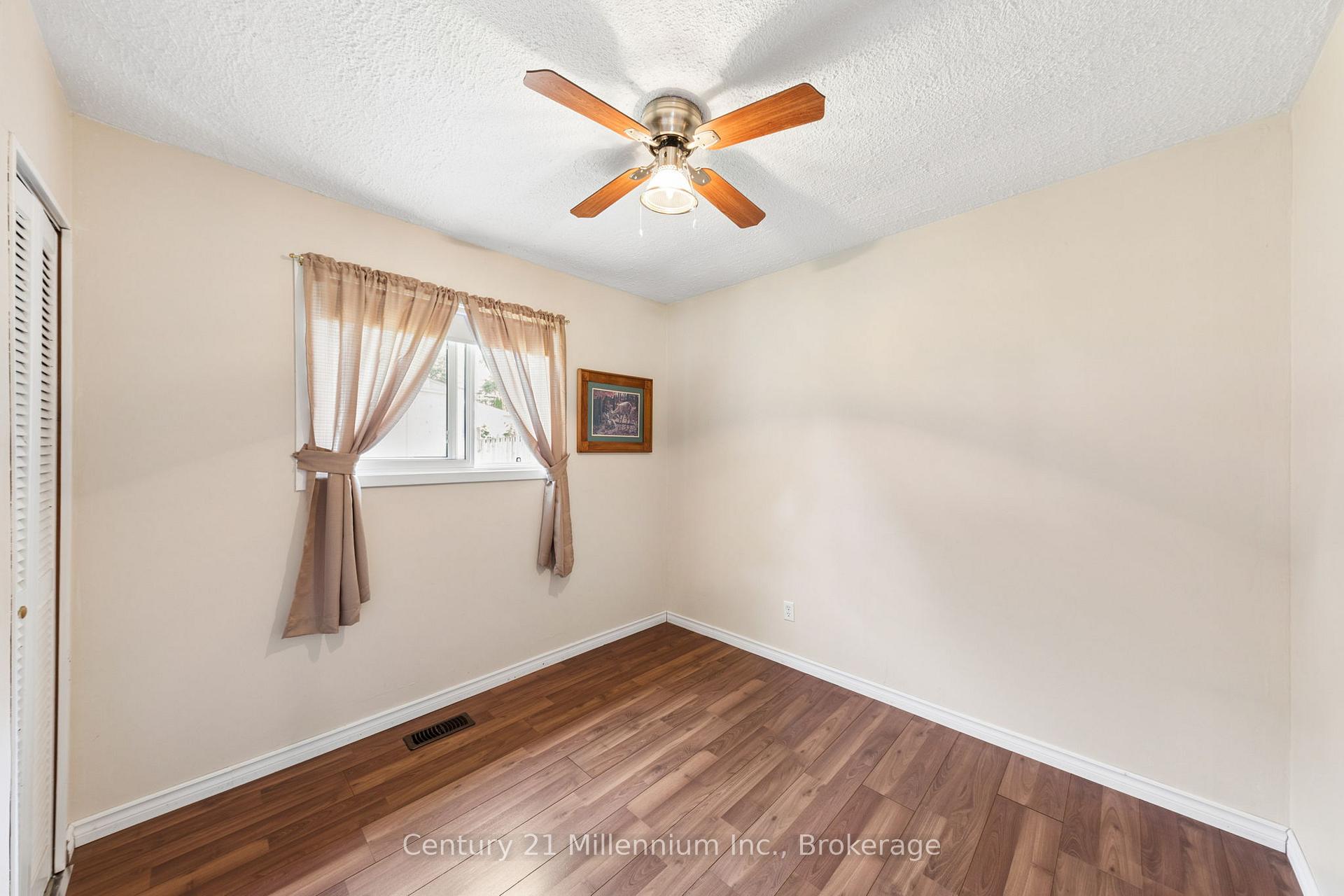 Photo 16 of 25 Glendale Avenue, Wasaga Beach — HOMEH