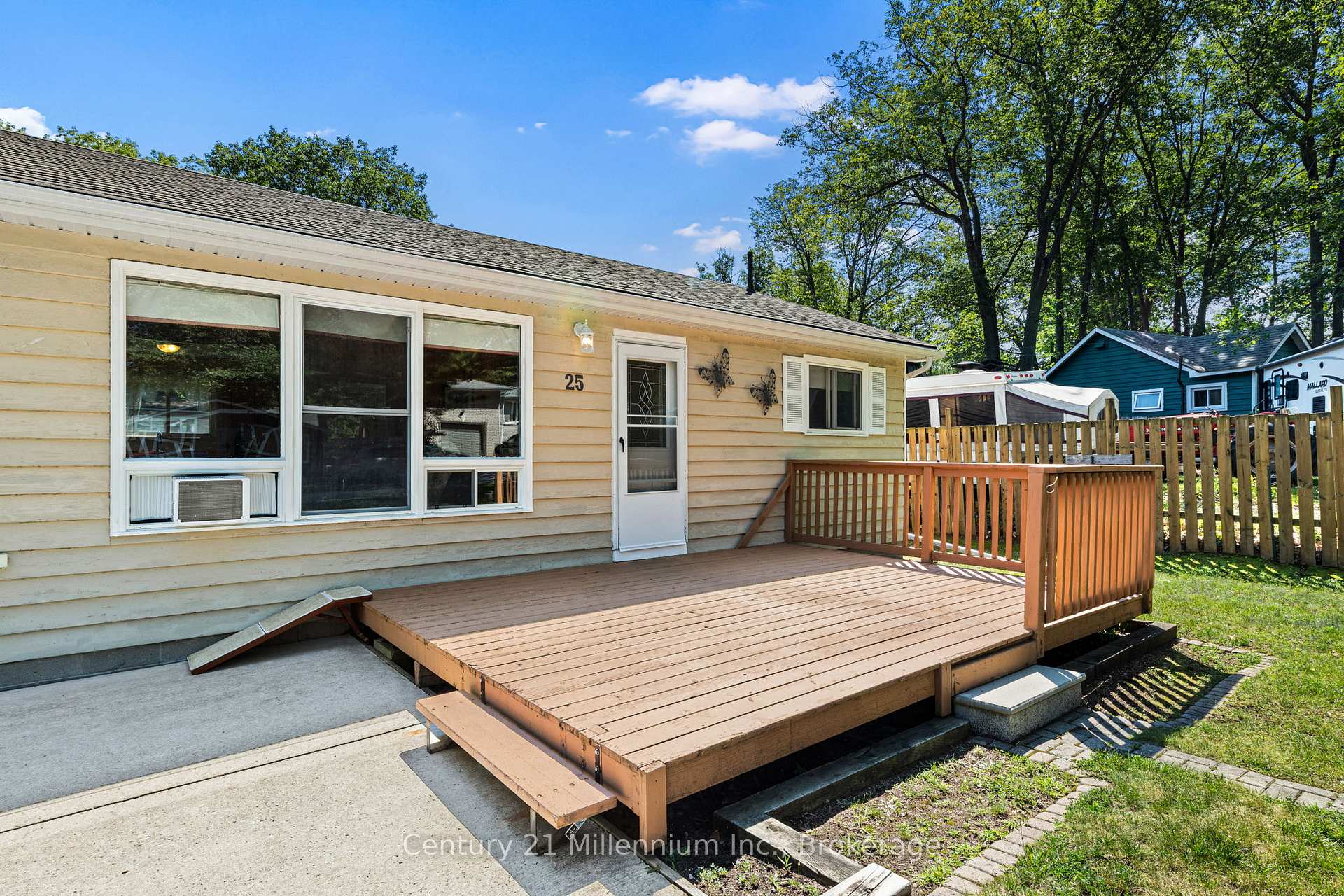 Photo 21 of 25 Glendale Avenue, Wasaga Beach — HOMEH