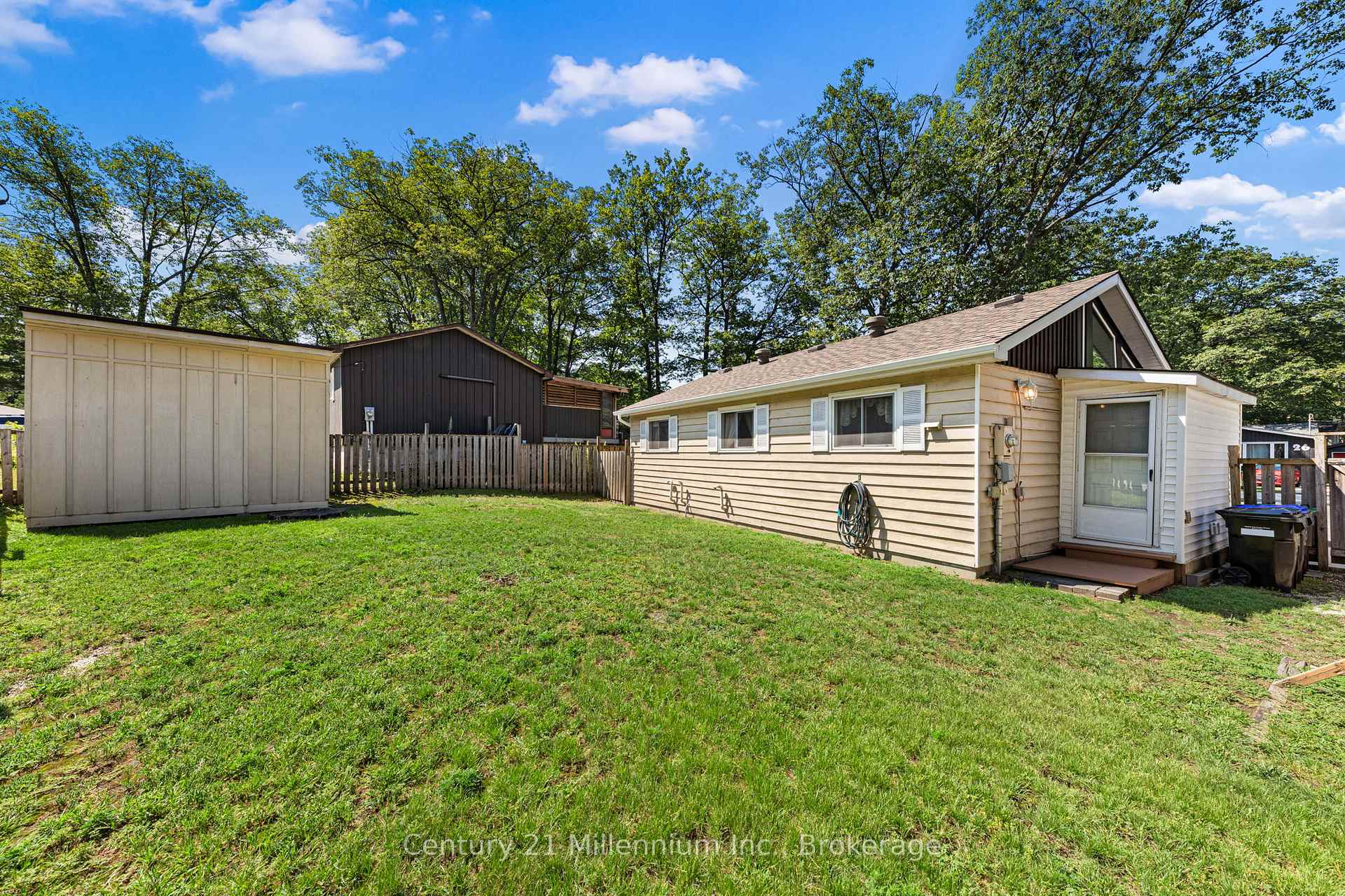 Photo 23 of 25 Glendale Avenue, Wasaga Beach — HOMEH