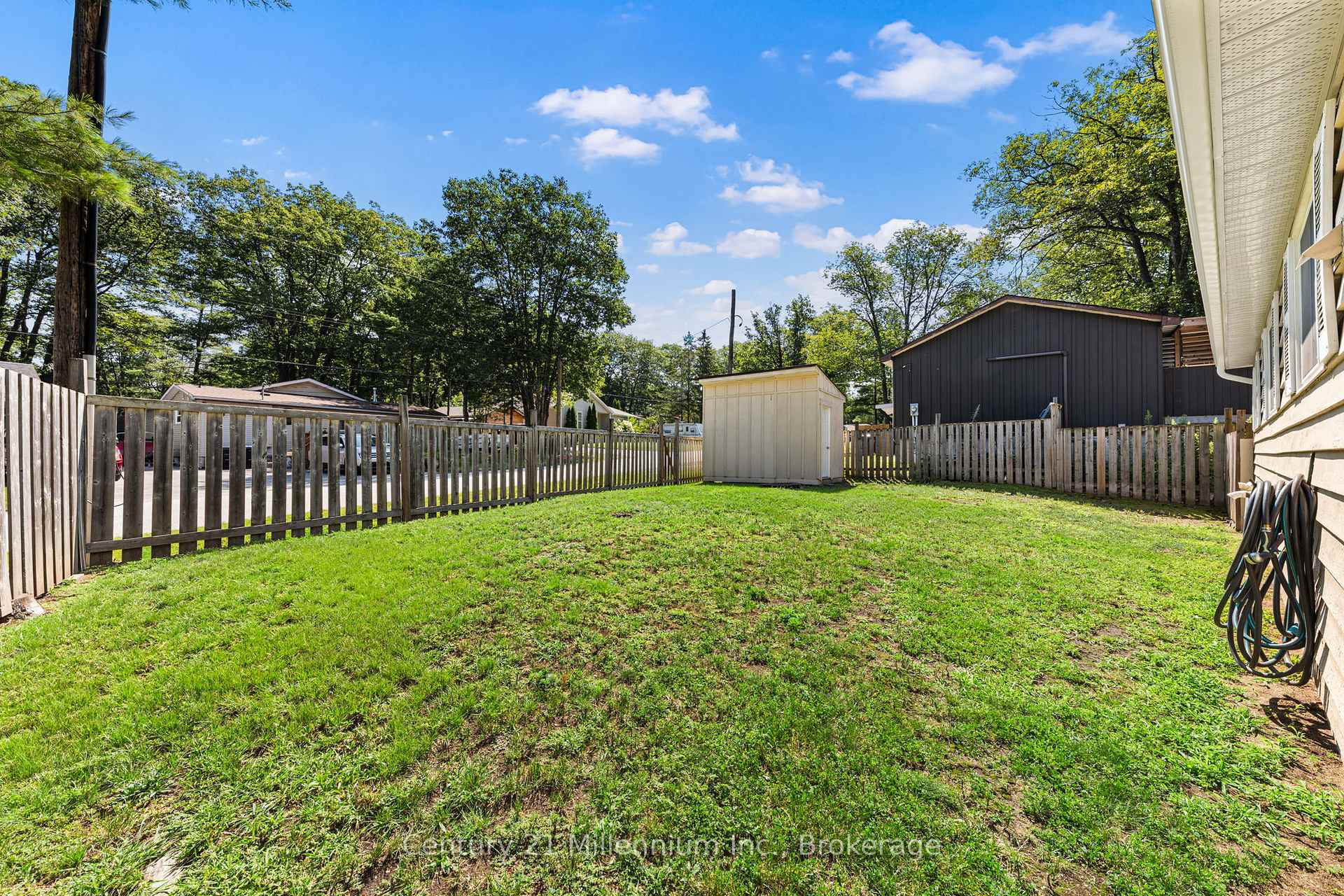 Photo 24 of 25 Glendale Avenue, Wasaga Beach — HOMEH