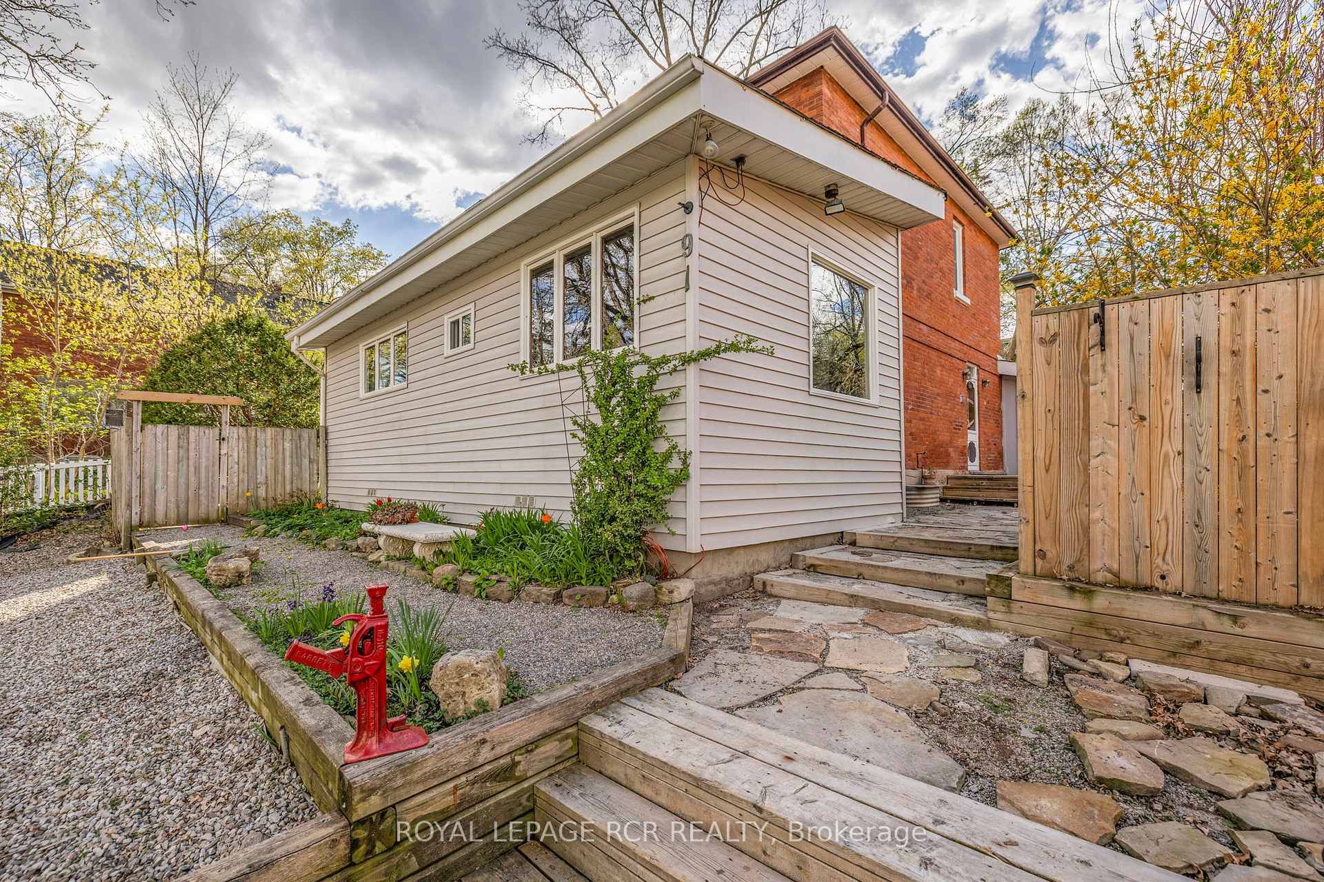 Photo 4 of 91 King Street W, Caledon, Bolton West — HOMEH