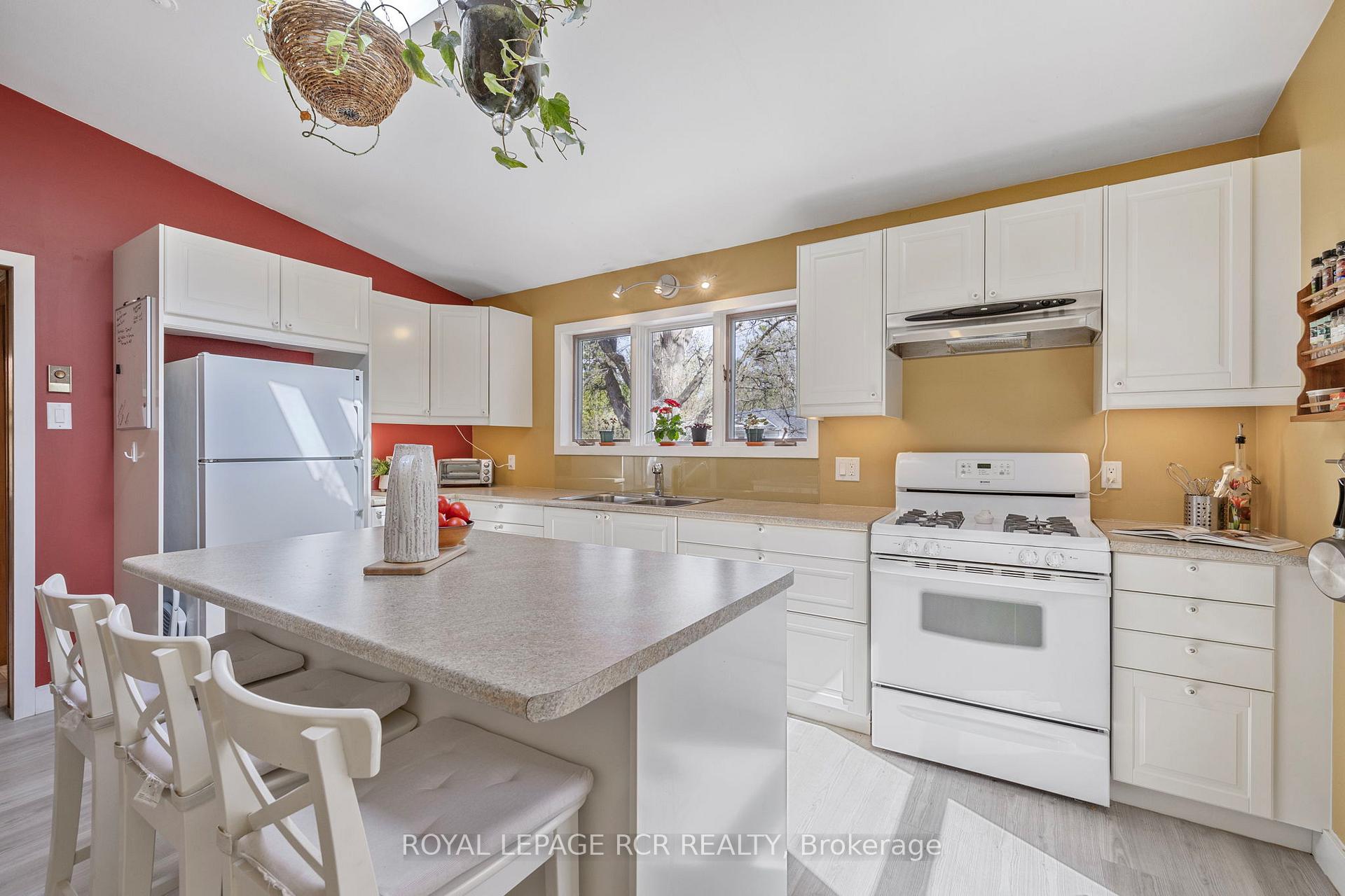 Photo 20 of 91 King Street W, Caledon, Bolton West — HOMEH