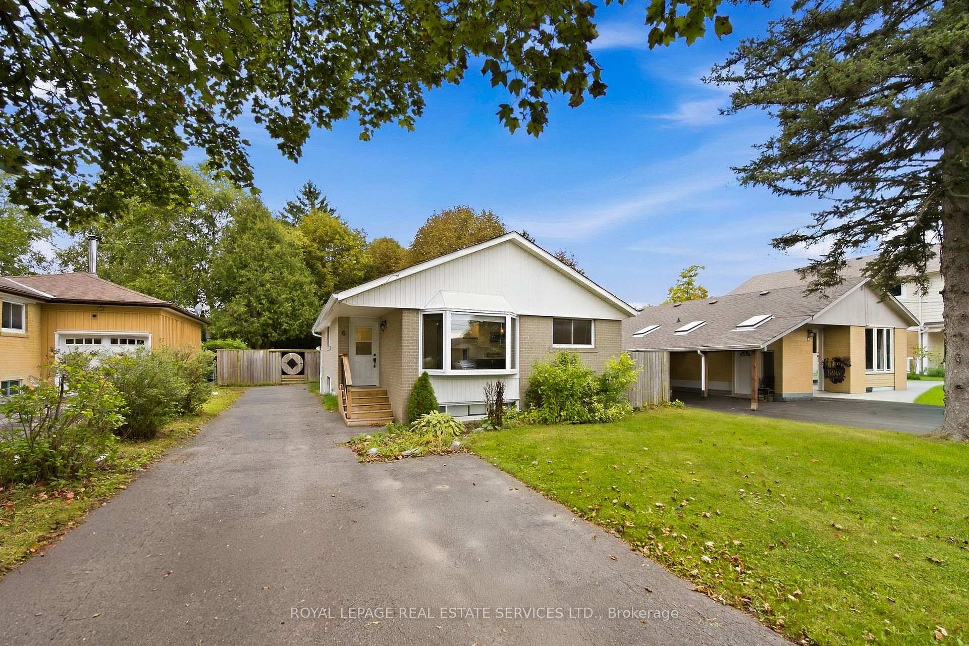 Photo 2 of Unit Main, 6 Corbett Crescent, Aurora, Aurora Highlands — HOMEH