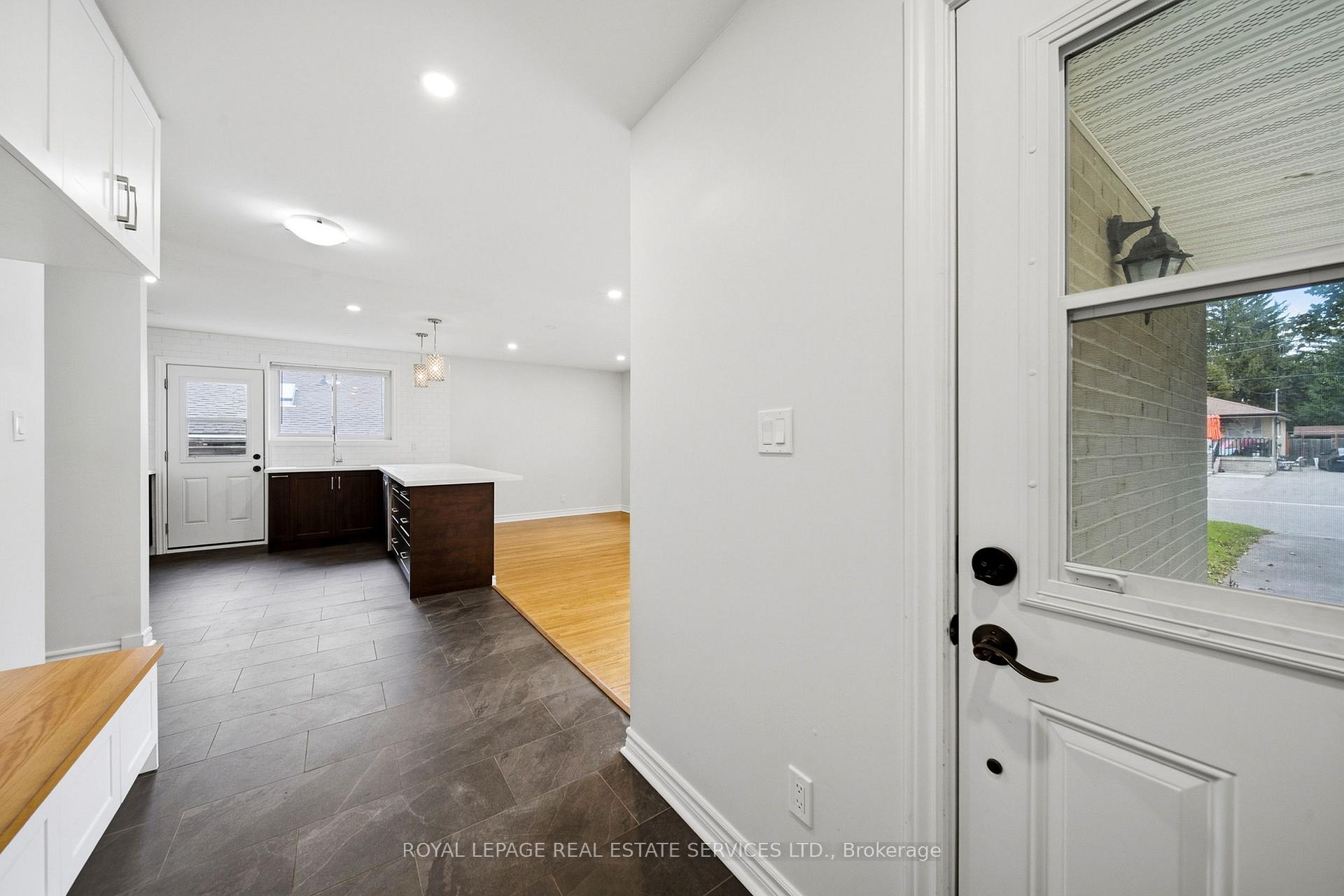 Photo 3 of Unit Main, 6 Corbett Crescent, Aurora, Aurora Highlands — HOMEH