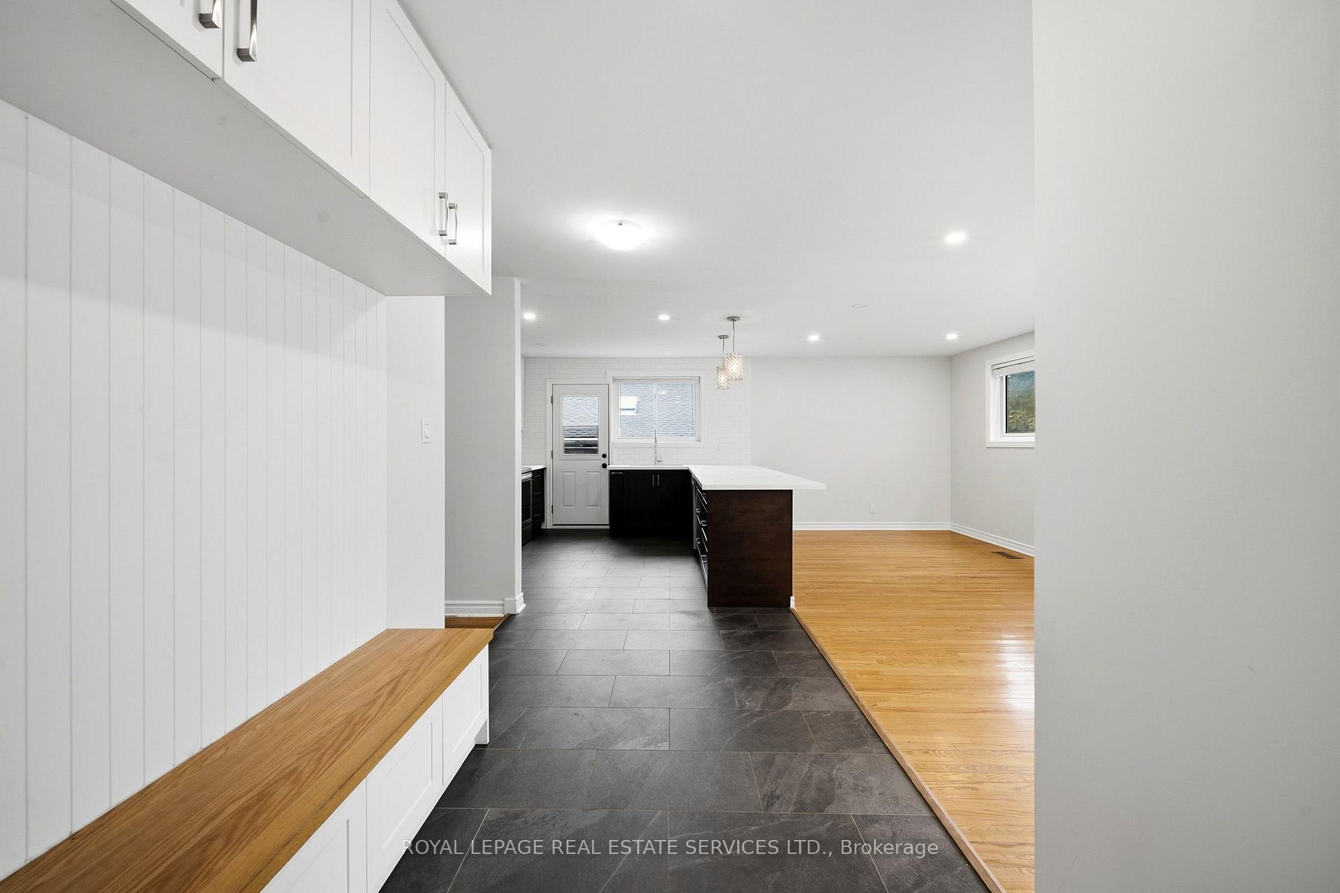 Photo 4 of Unit Main, 6 Corbett Crescent, Aurora, Aurora Highlands — HOMEH