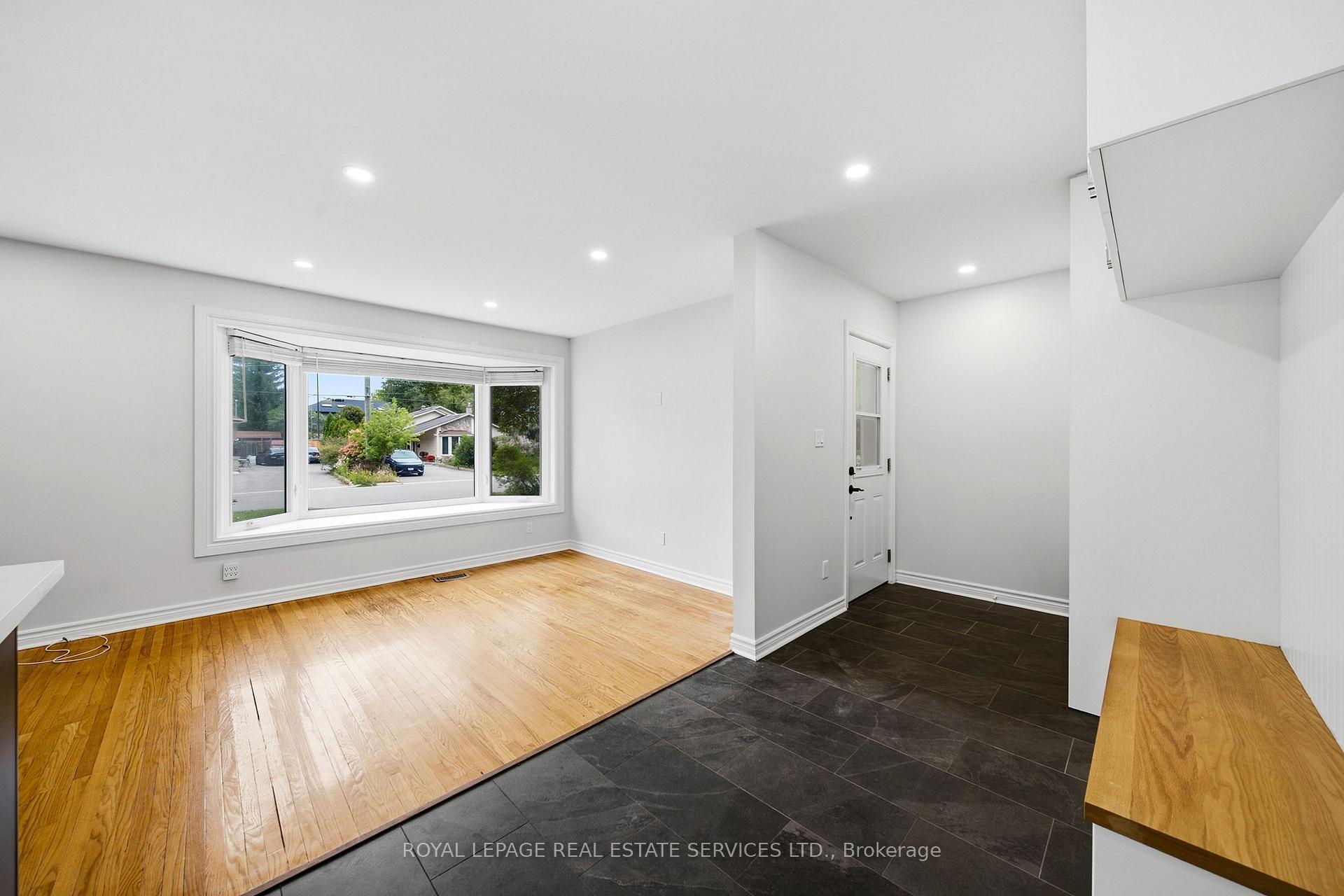 Photo 6 of Unit Main, 6 Corbett Crescent, Aurora, Aurora Highlands — HOMEH
