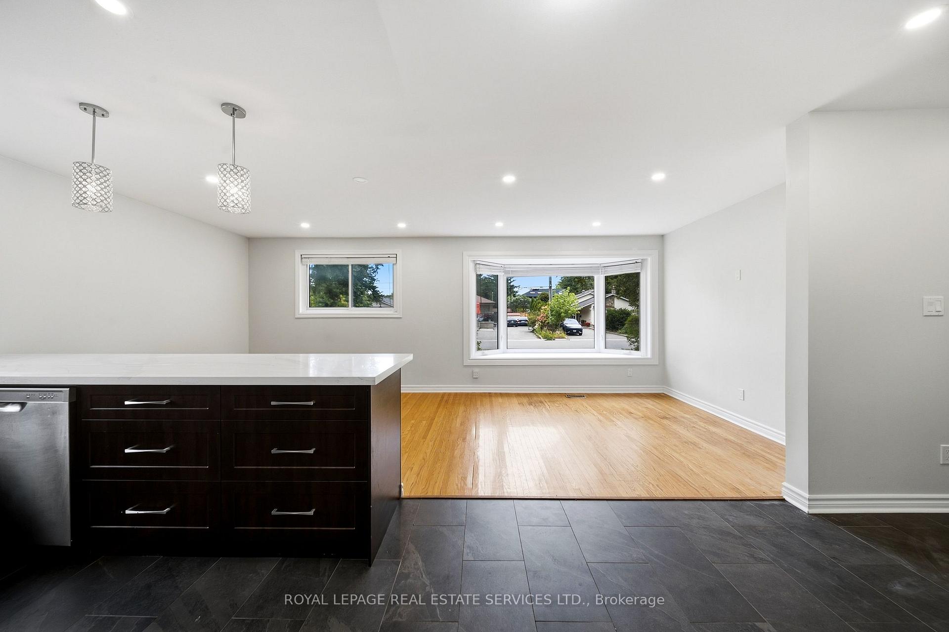 Photo 8 of Unit Main, 6 Corbett Crescent, Aurora, Aurora Highlands — HOMEH