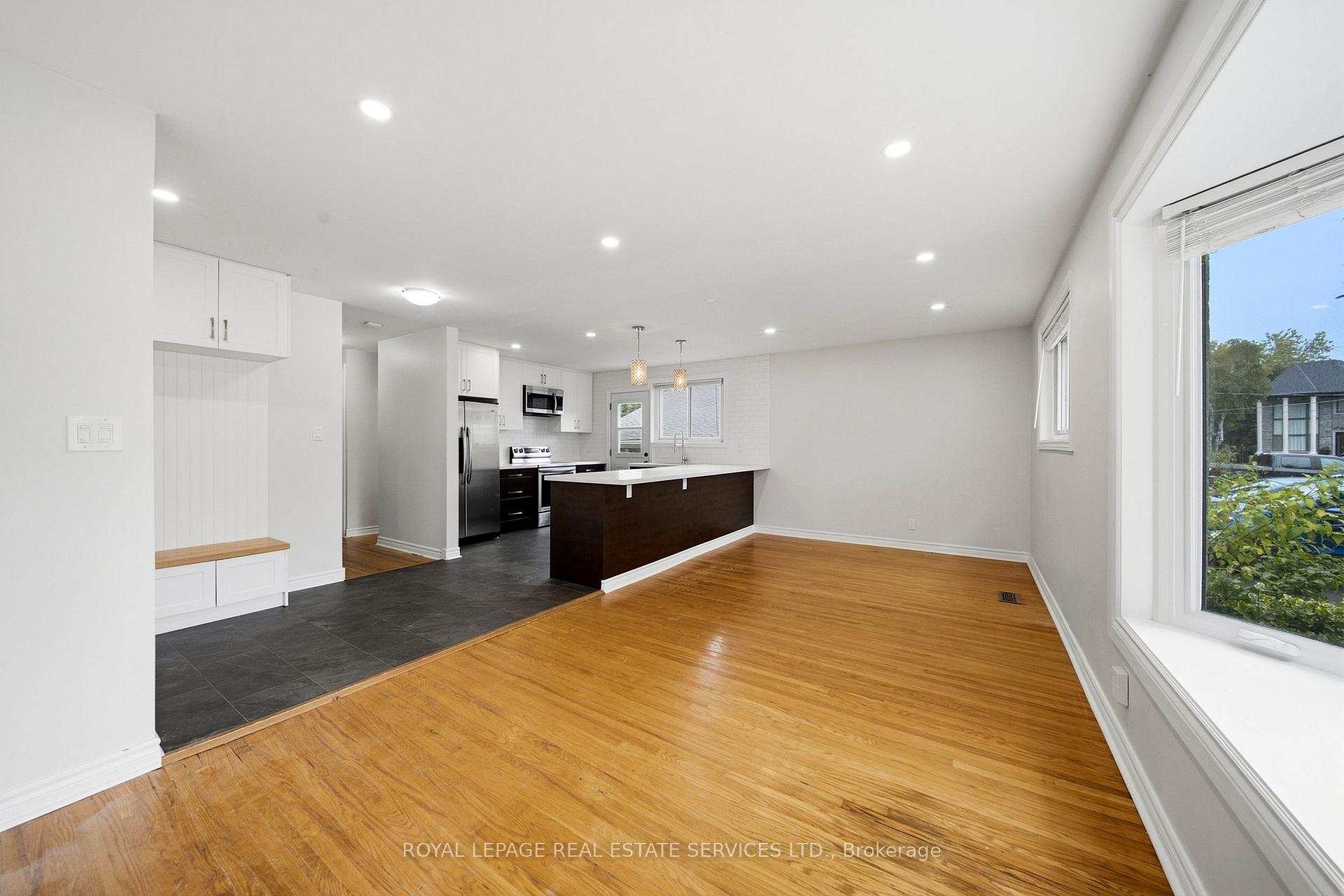 Photo 10 of Unit Main, 6 Corbett Crescent, Aurora, Aurora Highlands — HOMEH