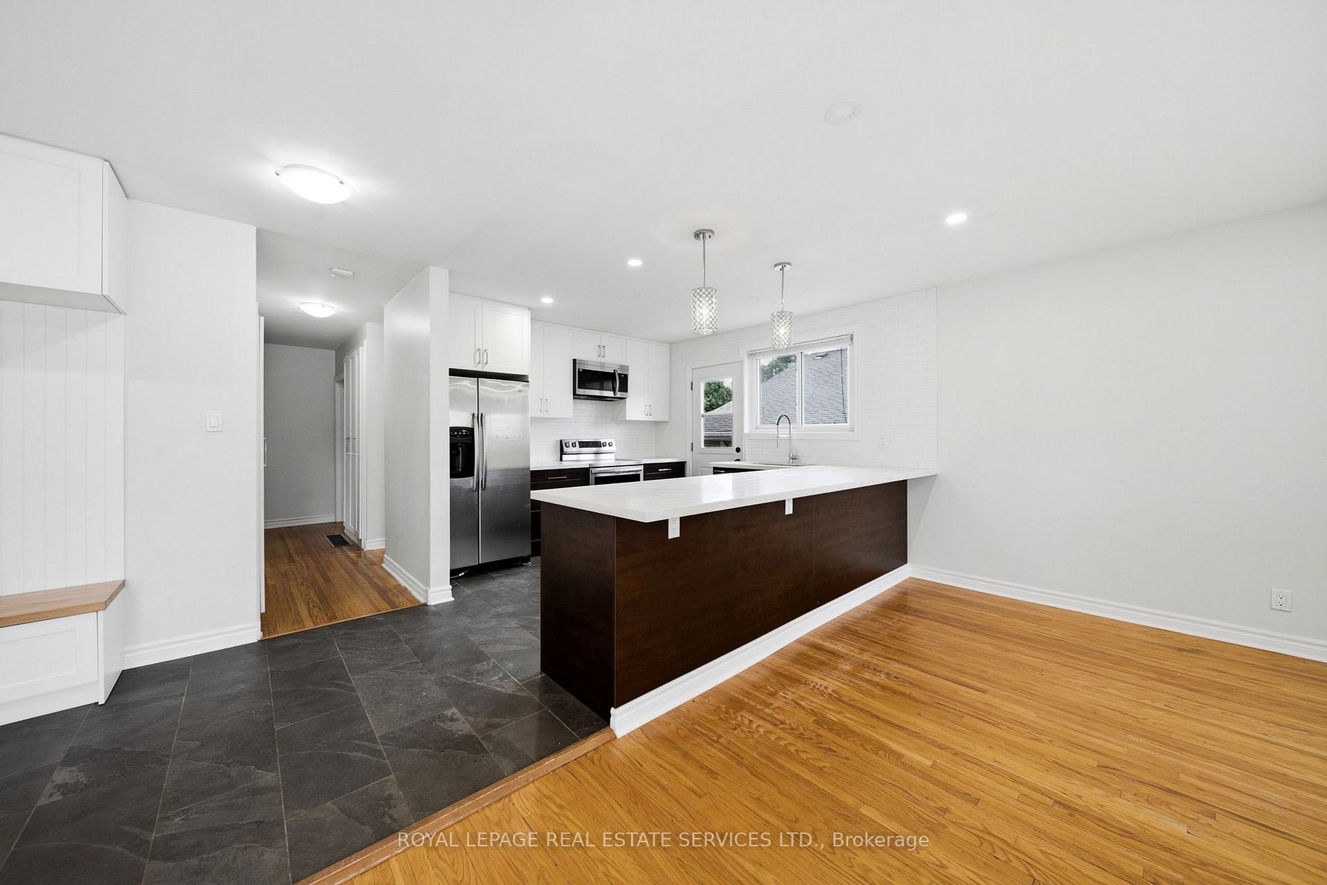 Photo 11 of Unit Main, 6 Corbett Crescent, Aurora, Aurora Highlands — HOMEH