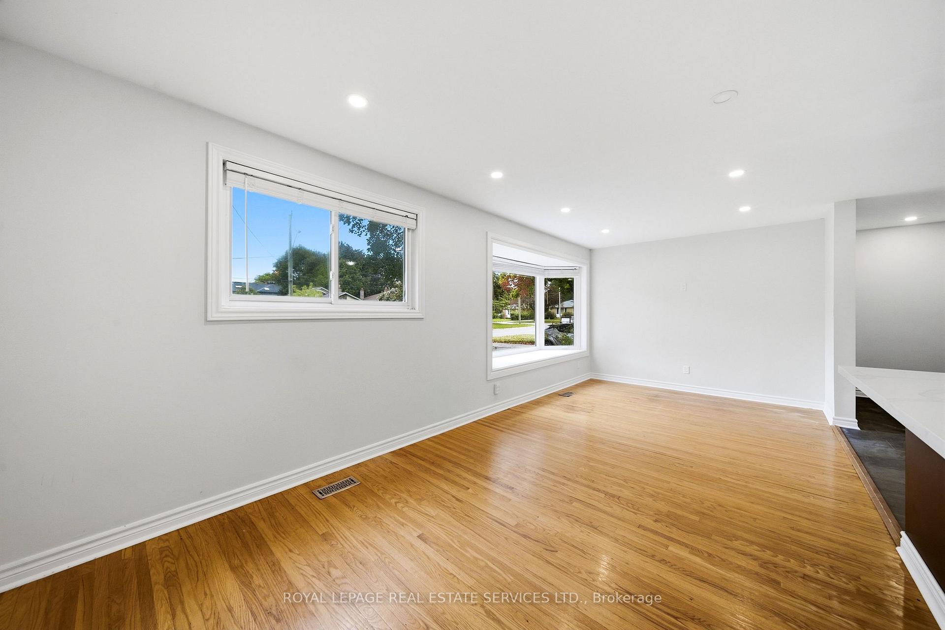 Photo 12 of Unit Main, 6 Corbett Crescent, Aurora, Aurora Highlands — HOMEH