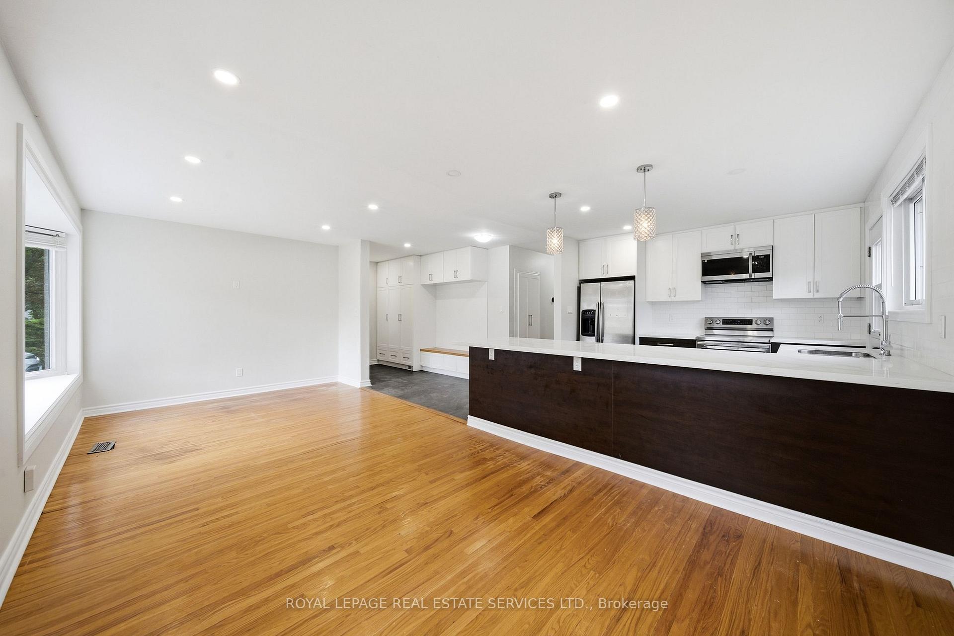 Photo 14 of Unit Main, 6 Corbett Crescent, Aurora, Aurora Highlands — HOMEH