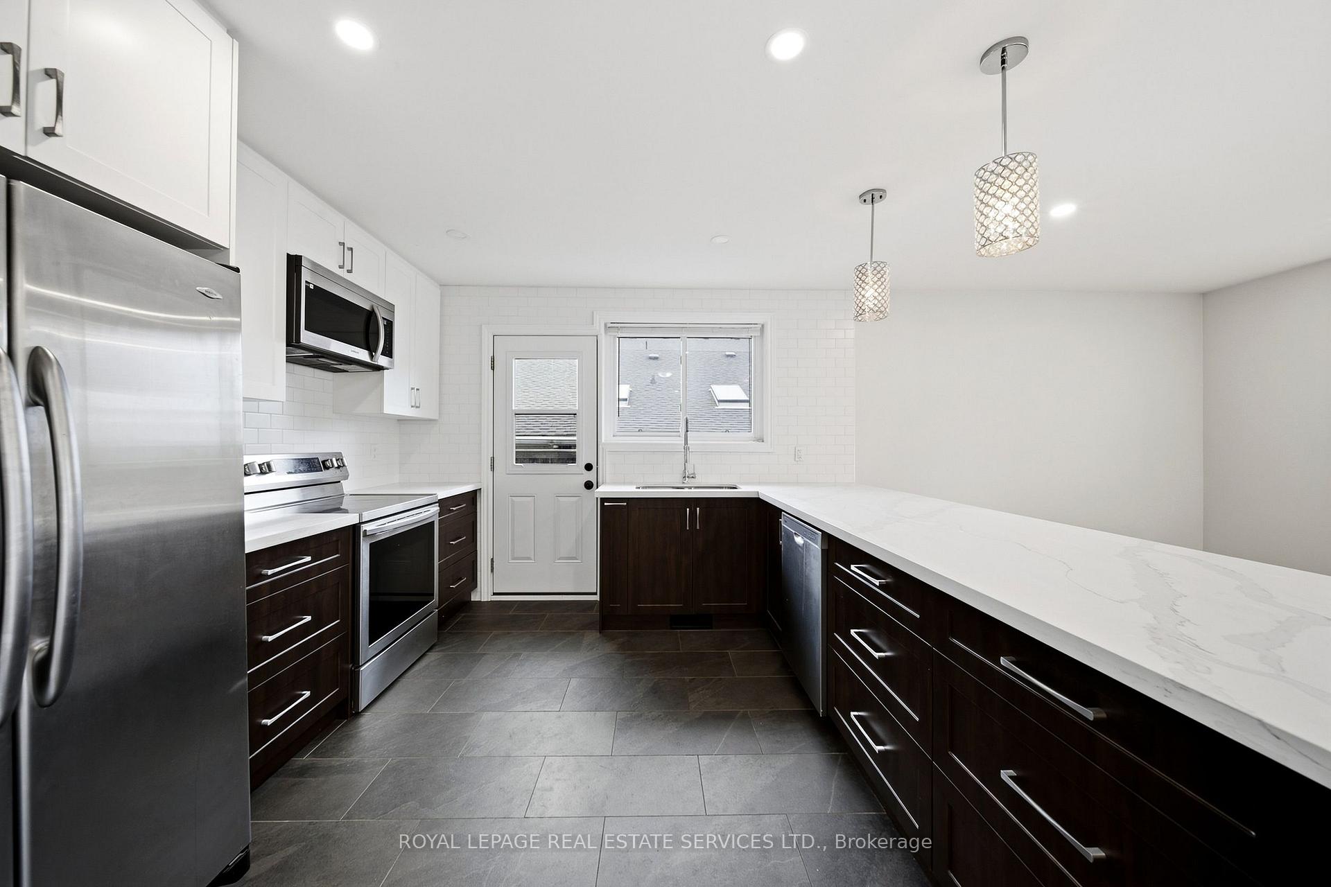 Photo 15 of Unit Main, 6 Corbett Crescent, Aurora, Aurora Highlands — HOMEH