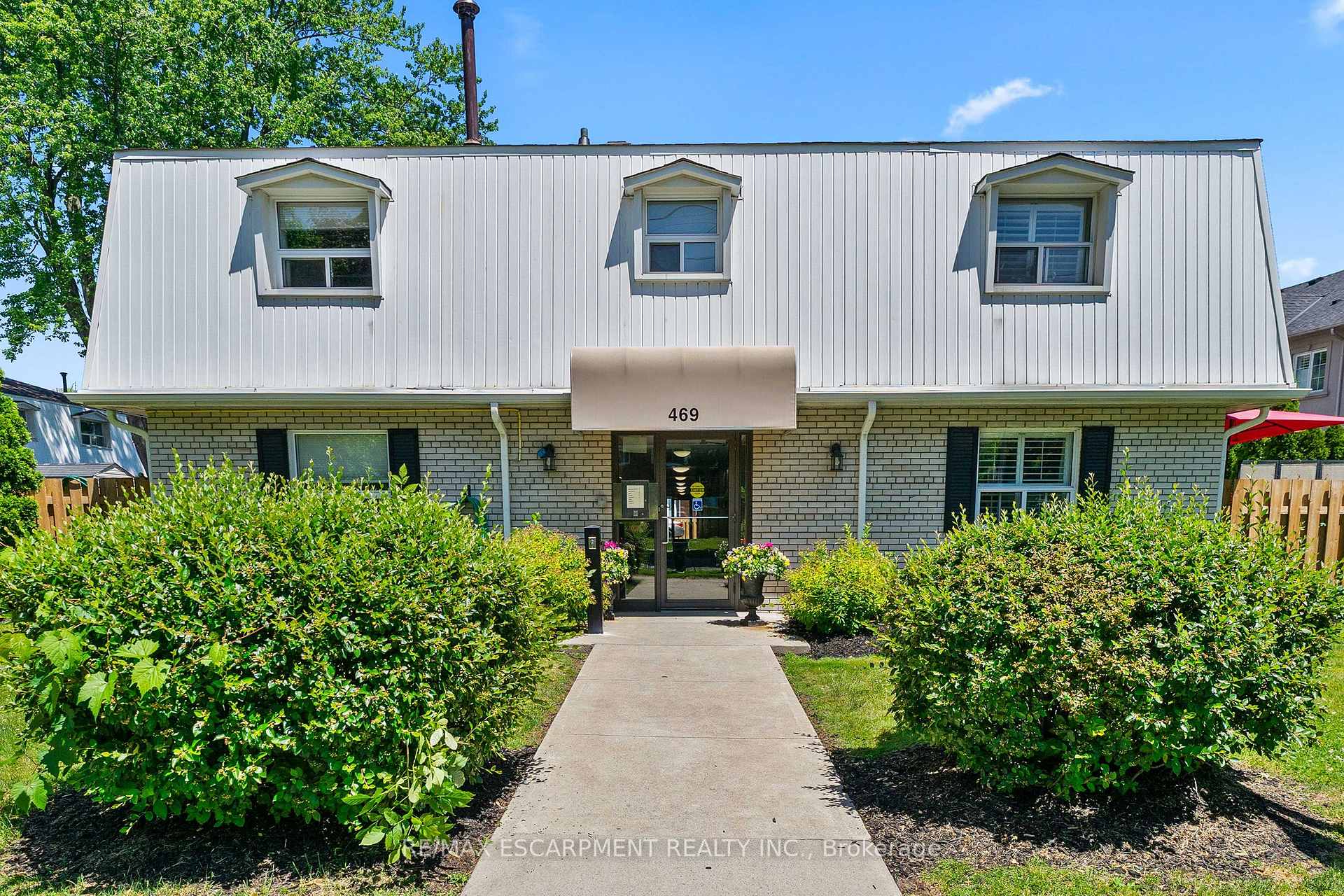 Photo 2 of Unit 5, 469 Claridge Road, Burlington, Roseland — HOMEH