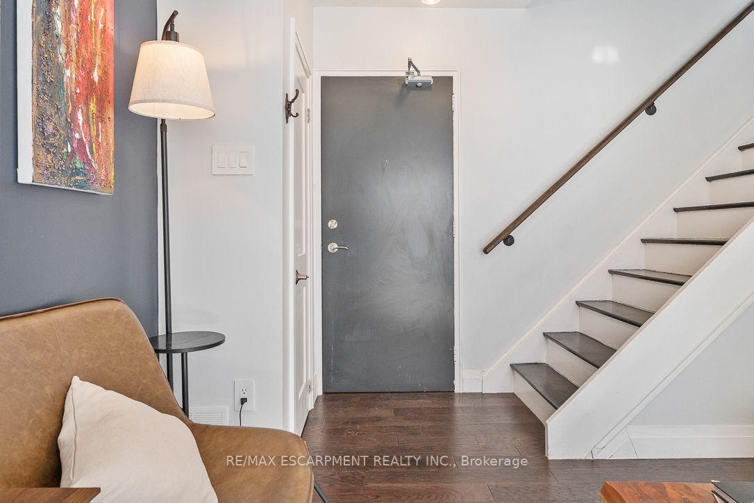 Photo 3 of Unit 5, 469 Claridge Road, Burlington, Roseland — HOMEH