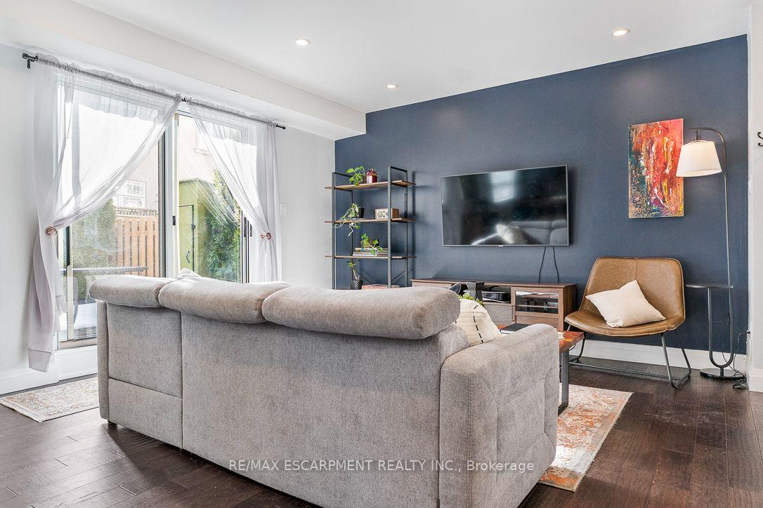 Photo 9 of Unit 5, 469 Claridge Road, Burlington, Roseland — HOMEH