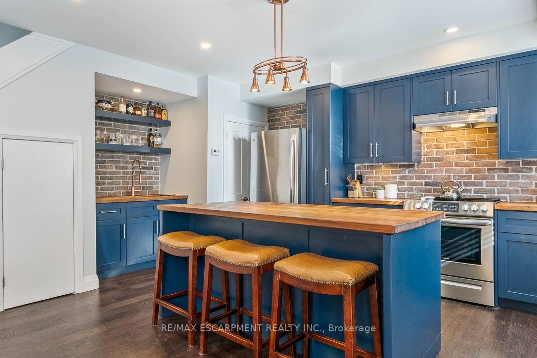 Photo 13 of Unit 5, 469 Claridge Road, Burlington, Roseland — HOMEH