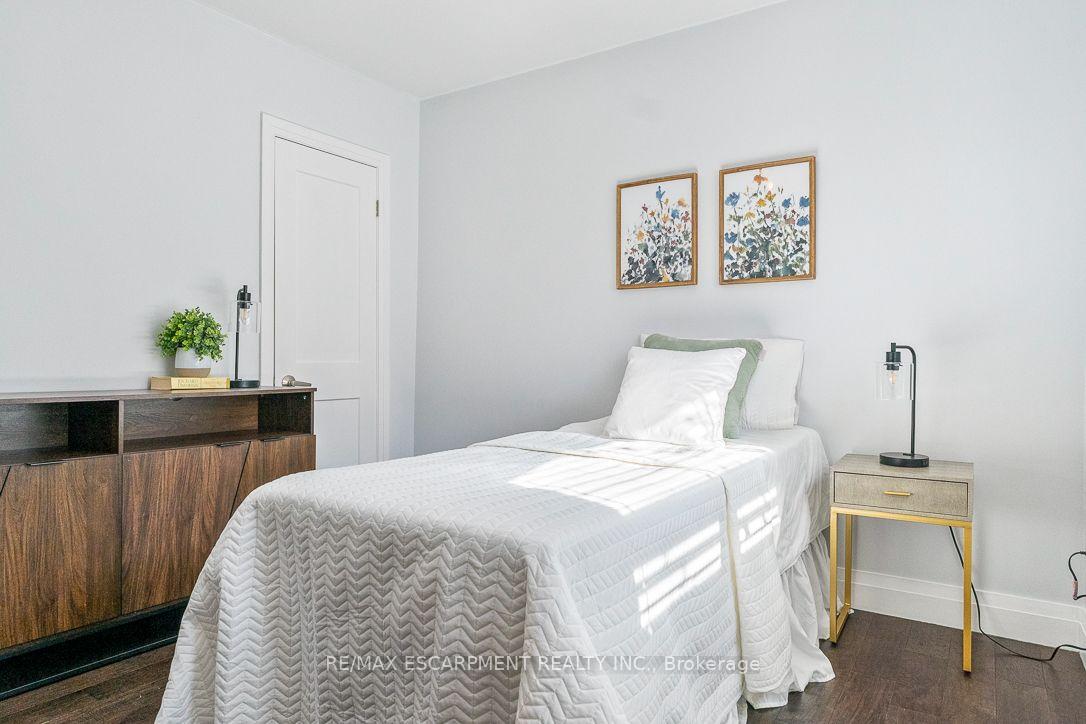 Photo 37 of Unit 5, 469 Claridge Road, Burlington, Roseland — HOMEH