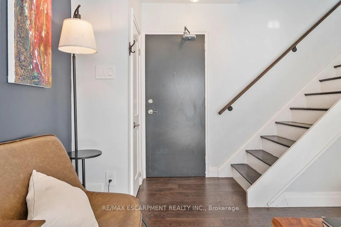 Photo 4 of Unit 5, 469 Claridge Road, Burlington, Roseland — HOMEH
