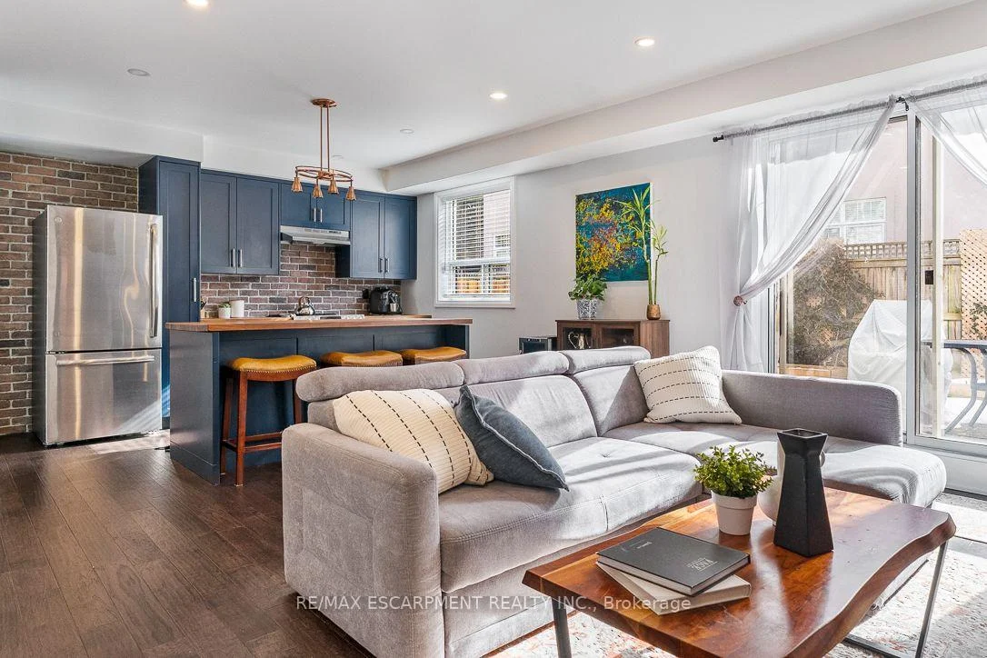 Photo 6 of Unit 5, 469 Claridge Road, Burlington, Roseland — HOMEH